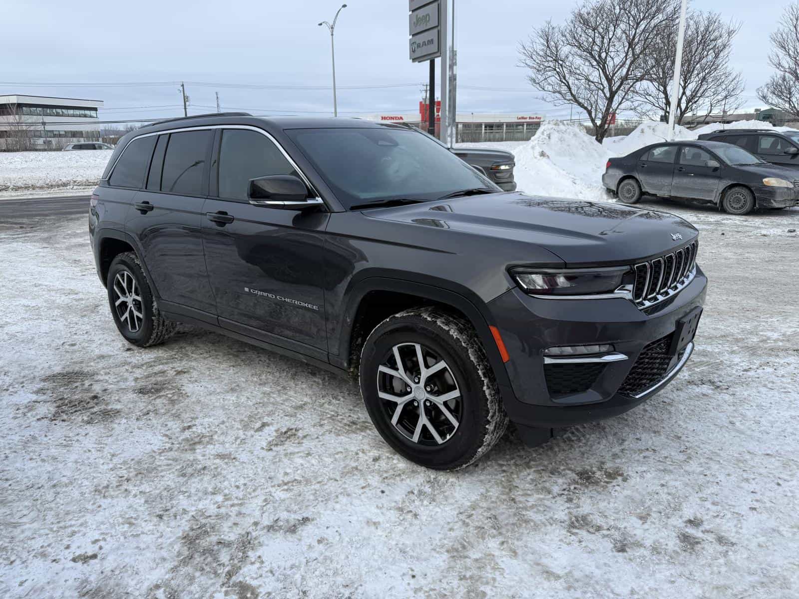 Image 3 Jeep Grand Cherokee Limited Limited 2024