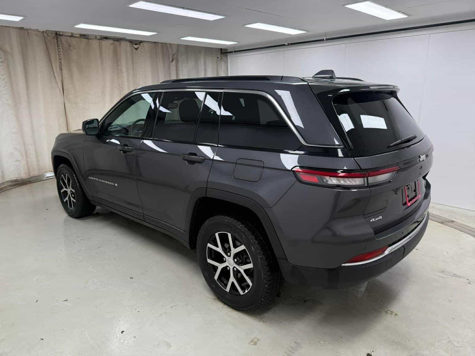 Image 6 Jeep Grand Cherokee Limited 2024