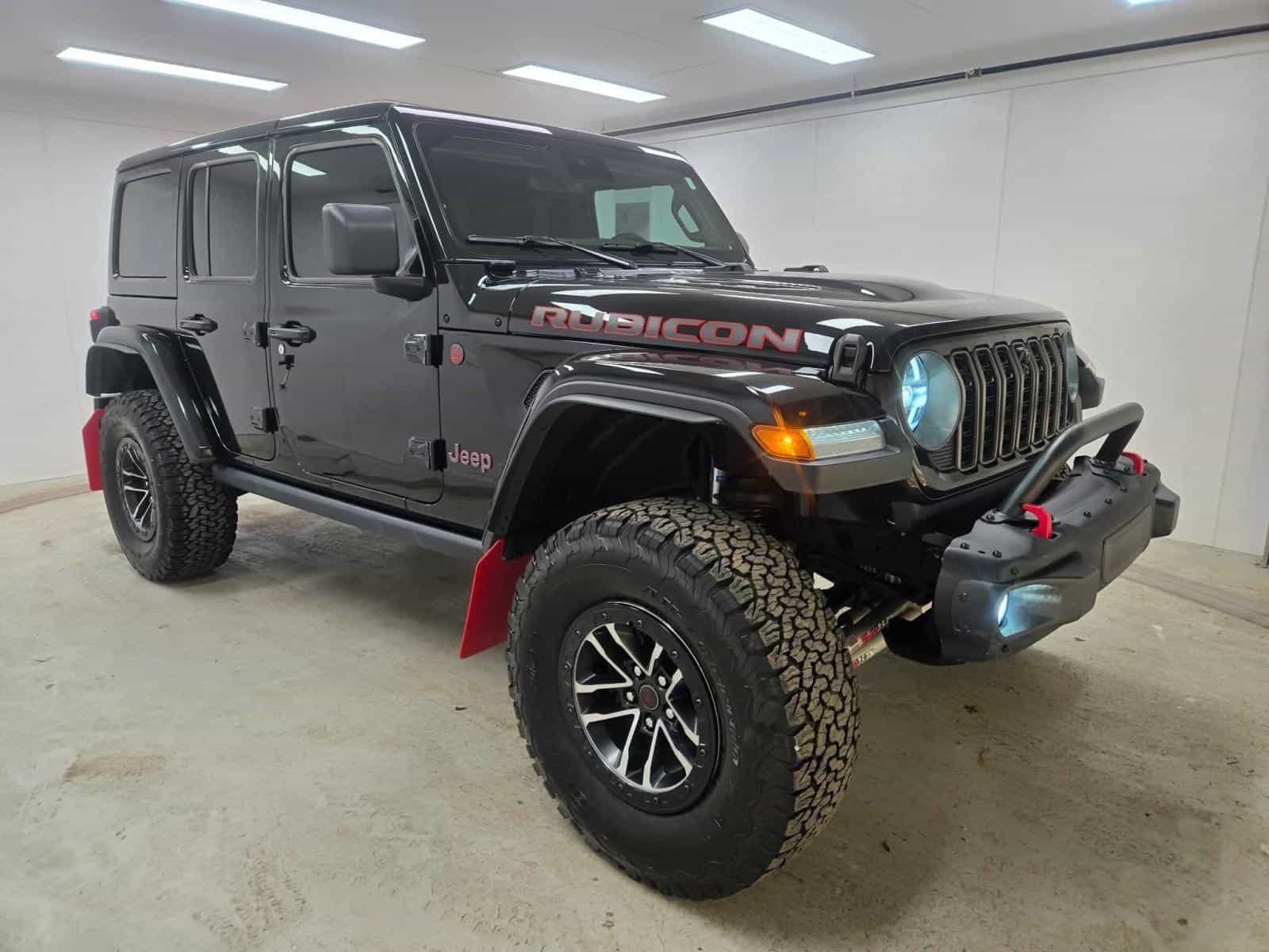 2025 Jeep Wrangler Rubicon X - Image 3