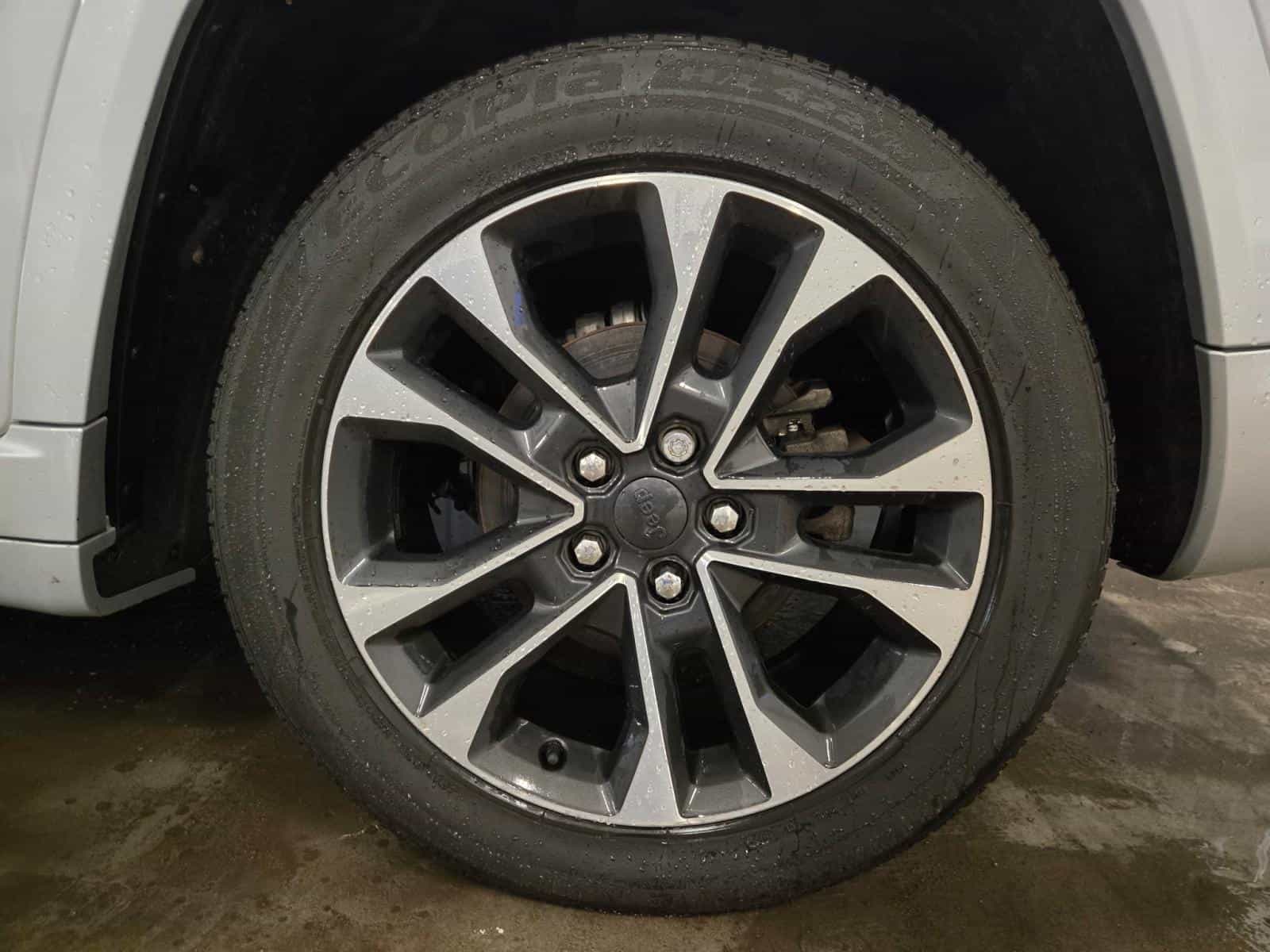 2022 Jeep Grand Cherokee Overland - Image 8