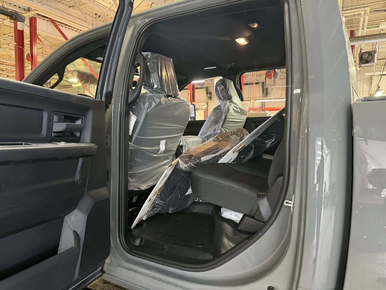 2026 RAM 2500 Black Express - Image 6