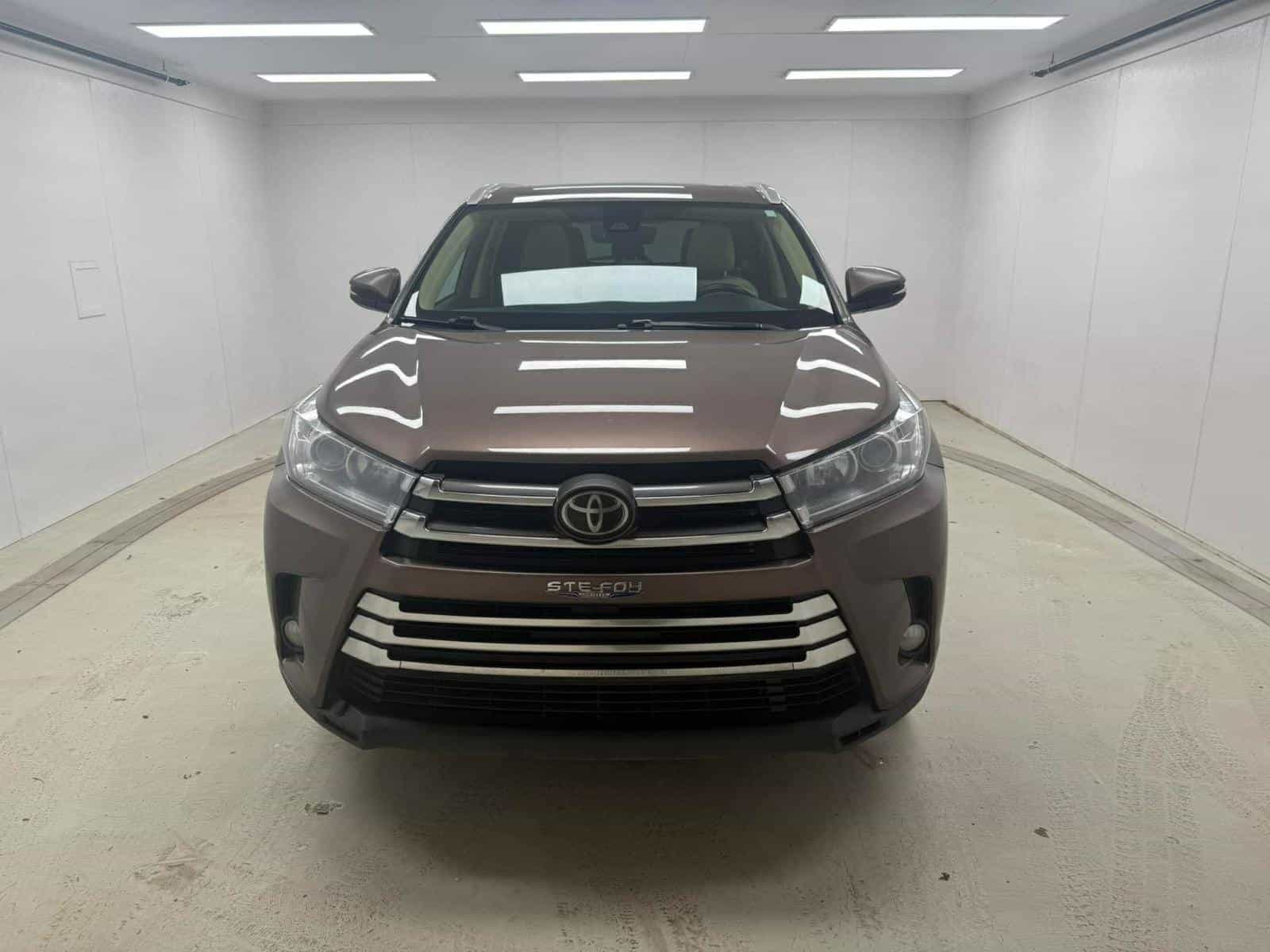 Image 2 Toyota Highlander XLE 2018