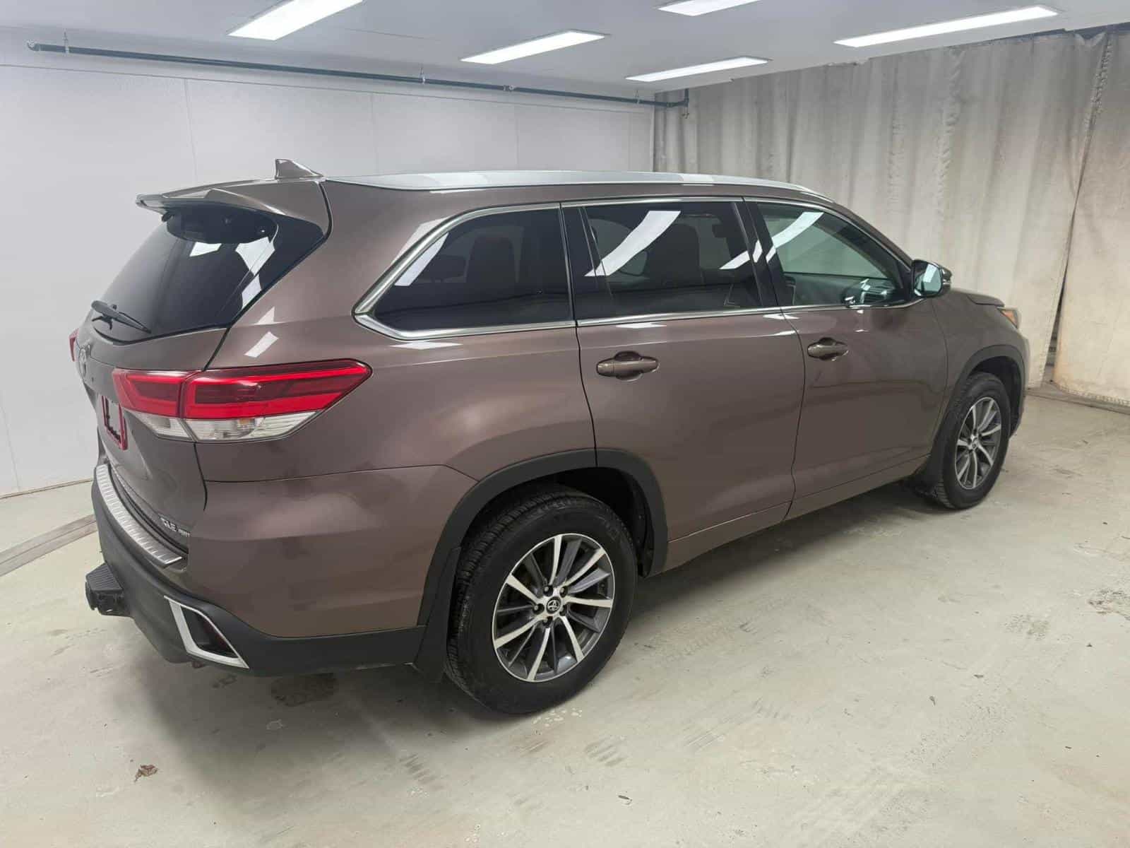 Image 6 Toyota Highlander XLE 2018