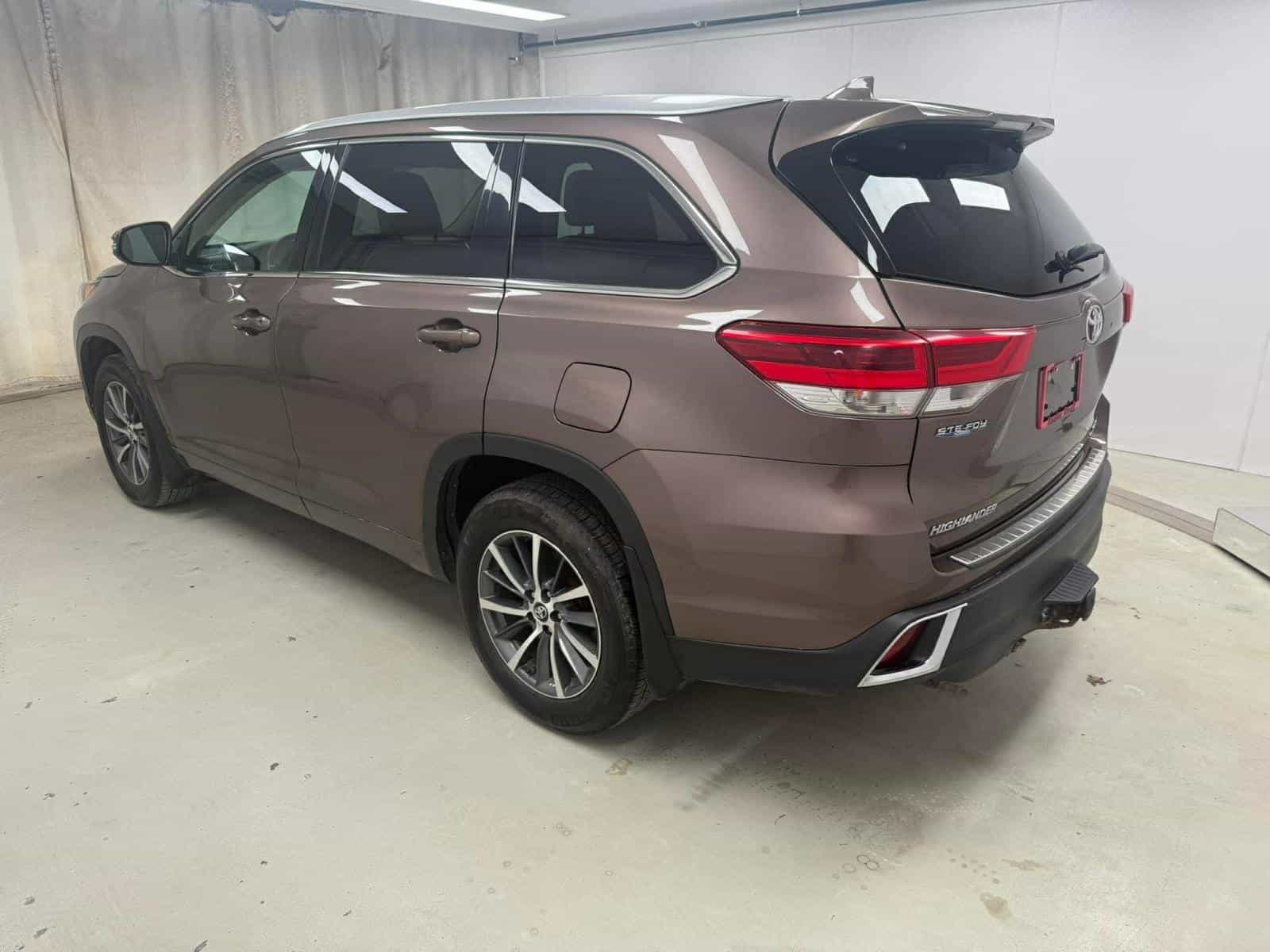 Image 4 Toyota Highlander XLE 2018