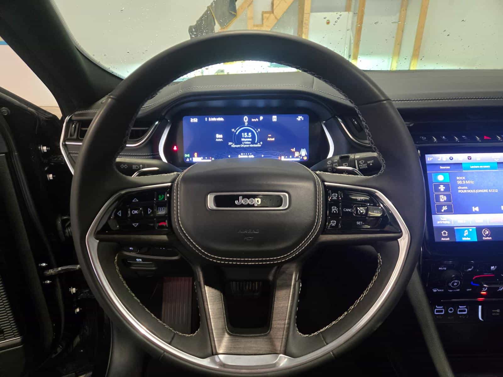 2023 Jeep Grand Cherokee Overland - Image 15