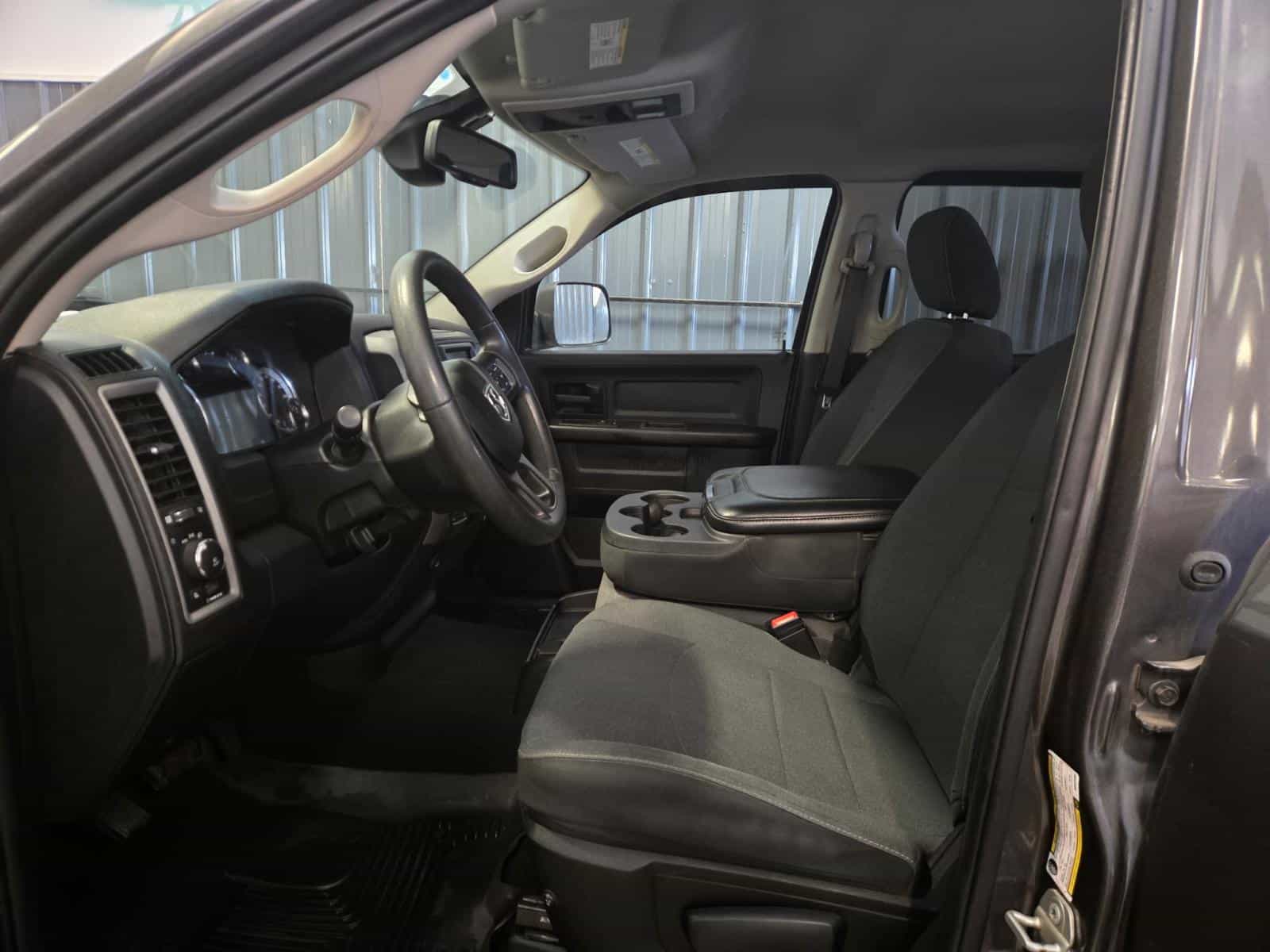 Image 9 RAM 1500 Classic Express 2021