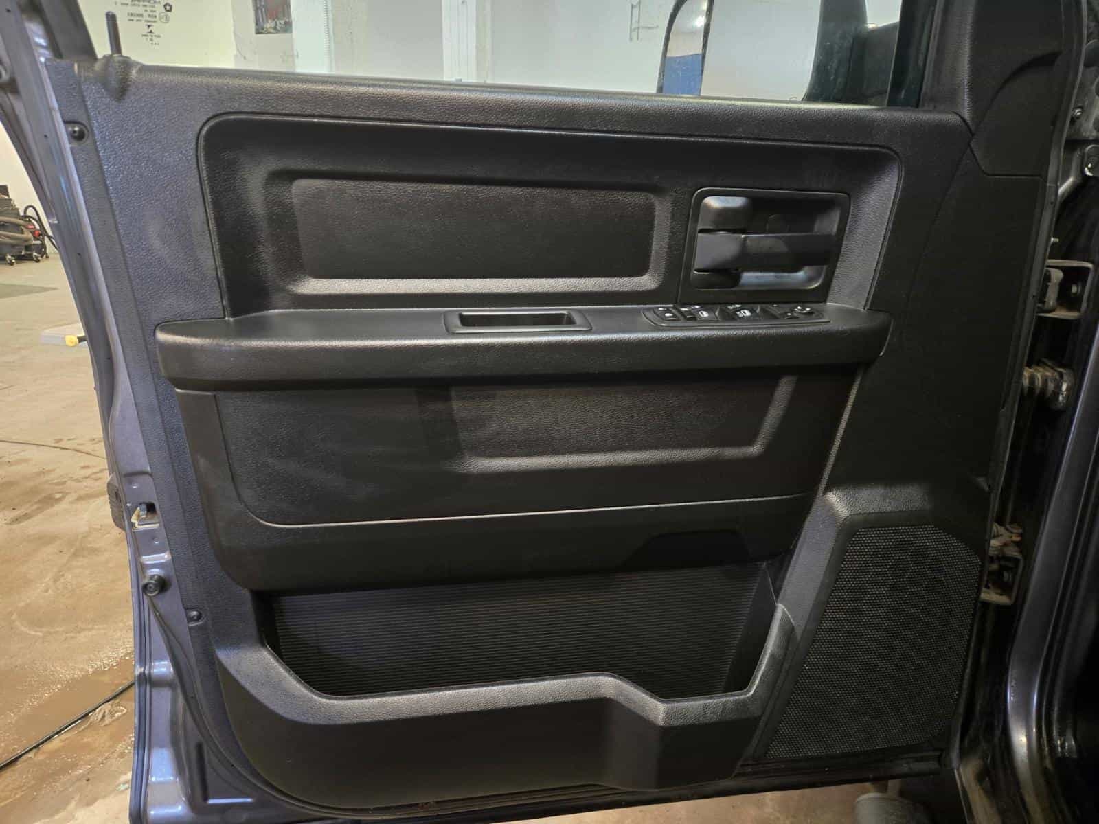 Image 8 RAM 1500 Classic Express 2021