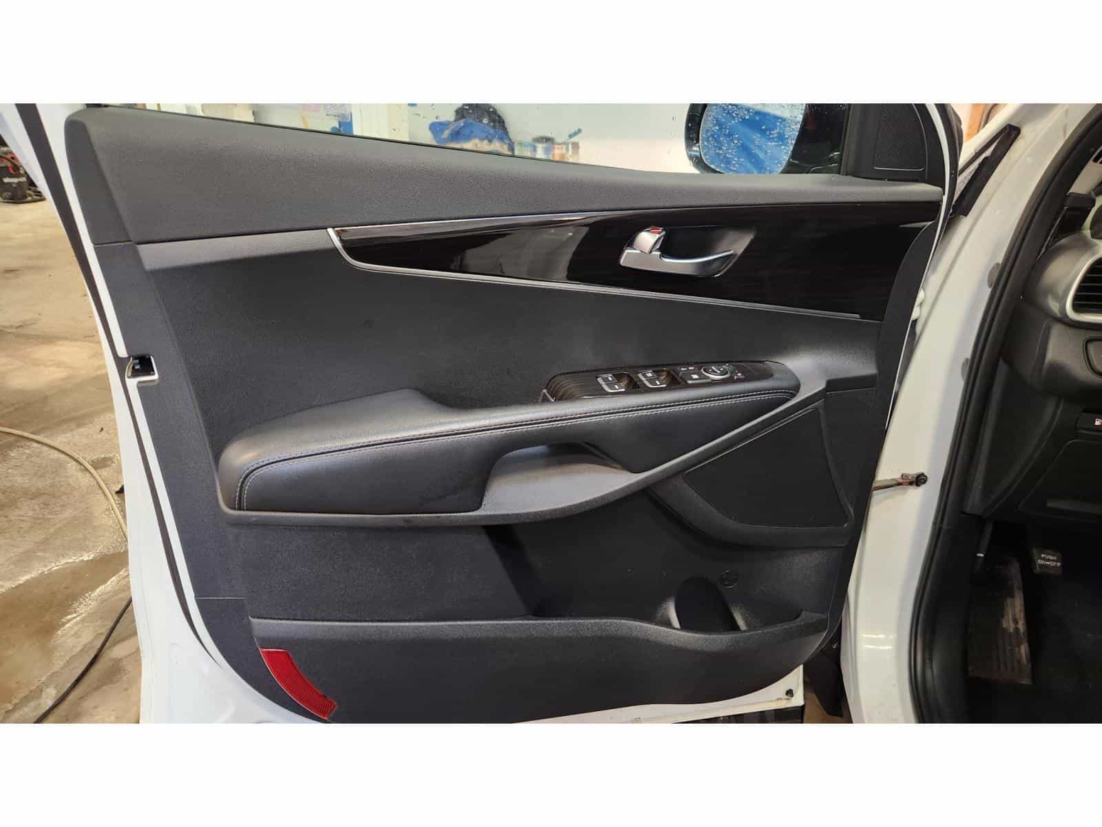 2022 Jeep Wagoneer Series III - Image 9