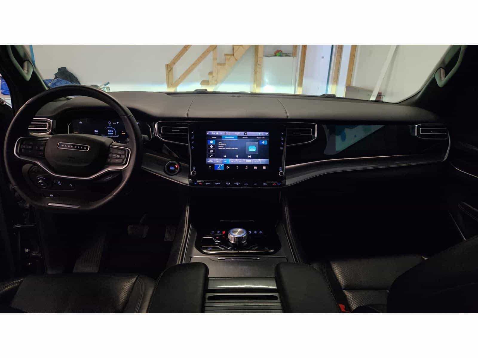 2022 Jeep Wagoneer Series III - Image 14