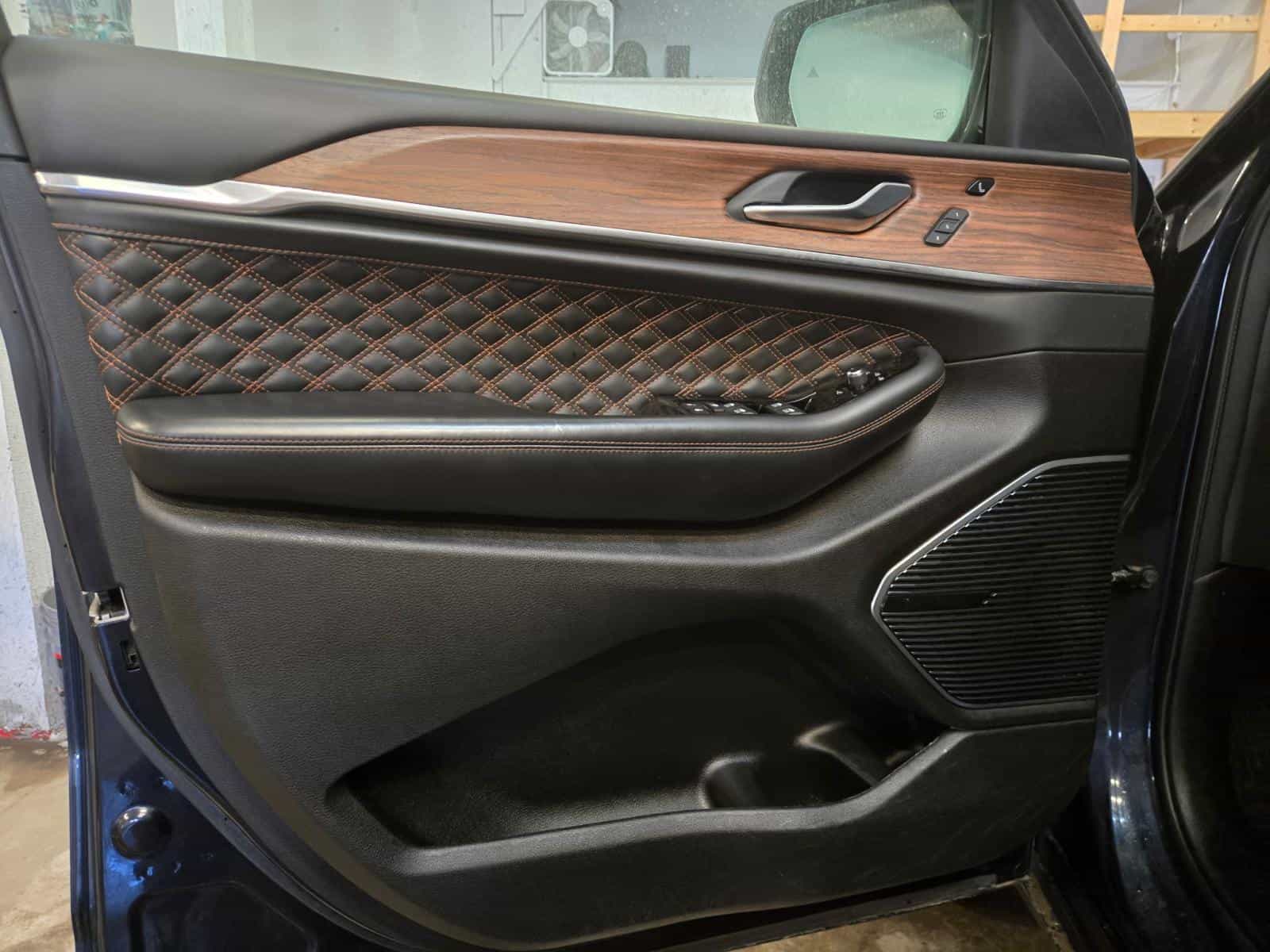 2023 Jeep Grand Cherokee L Summit - Image 10