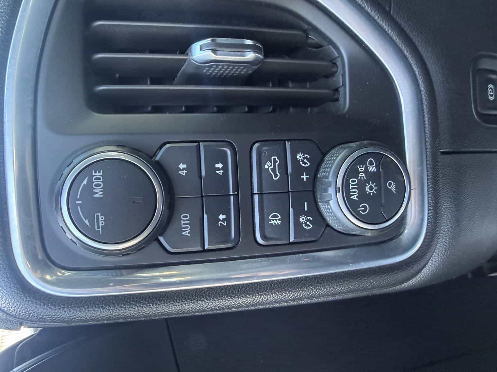 Image 12 Chevrolet Silverado LT 2020