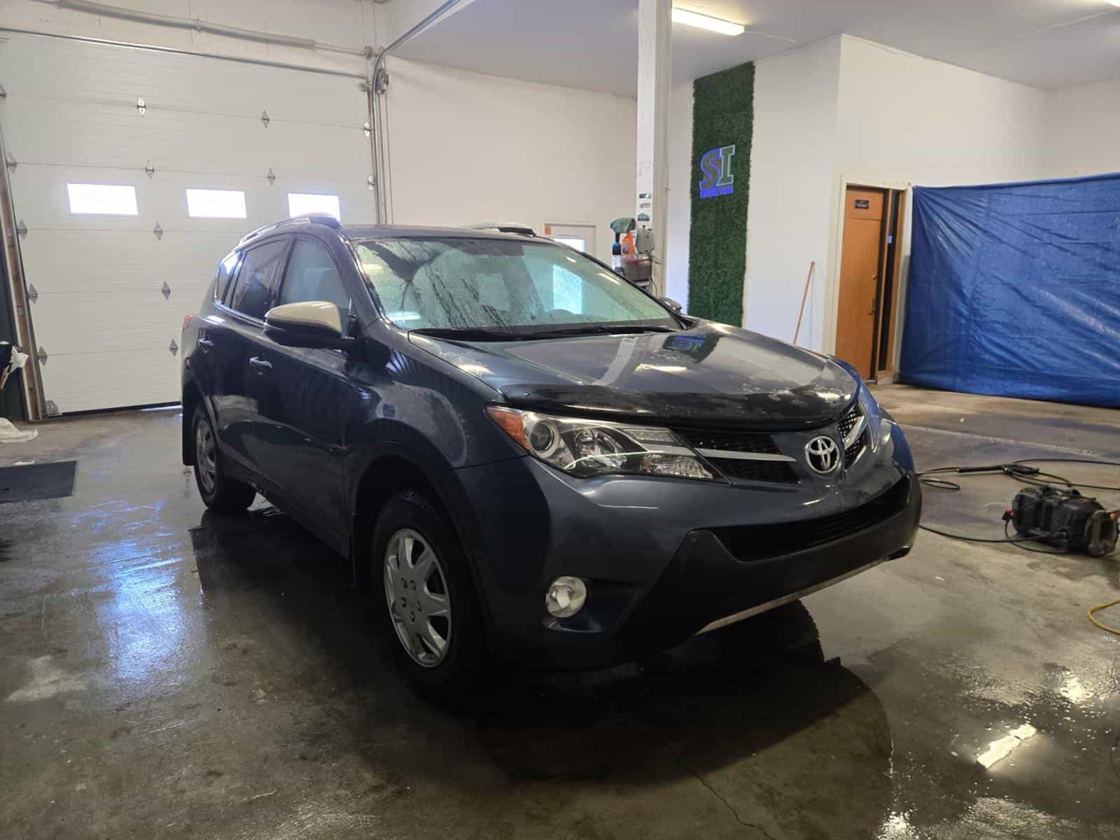2013 Toyota Rav4 XLE - Image 3