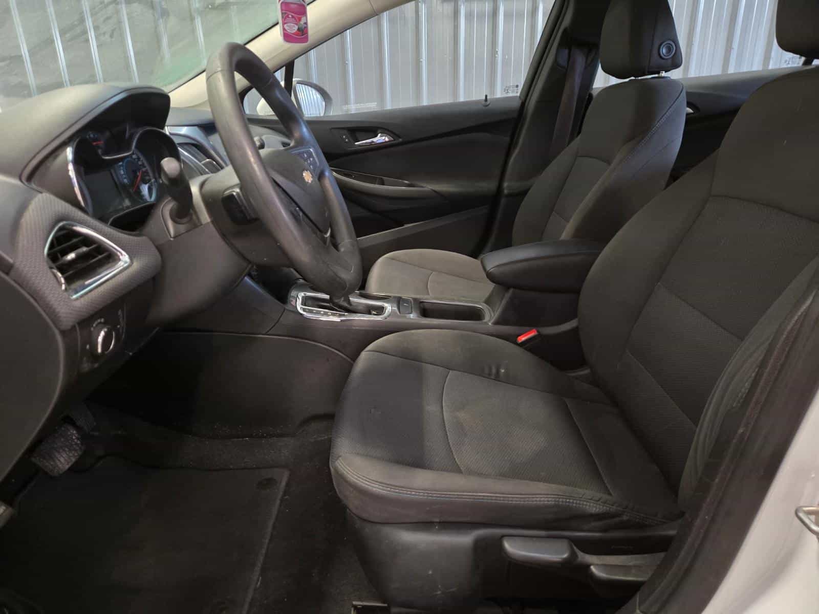 2017 Chevrolet CRUZE LT LT - Image 8