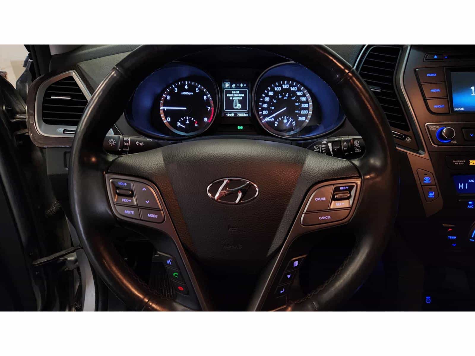 2018 Hyundai Santa Fe Premium - Image 12