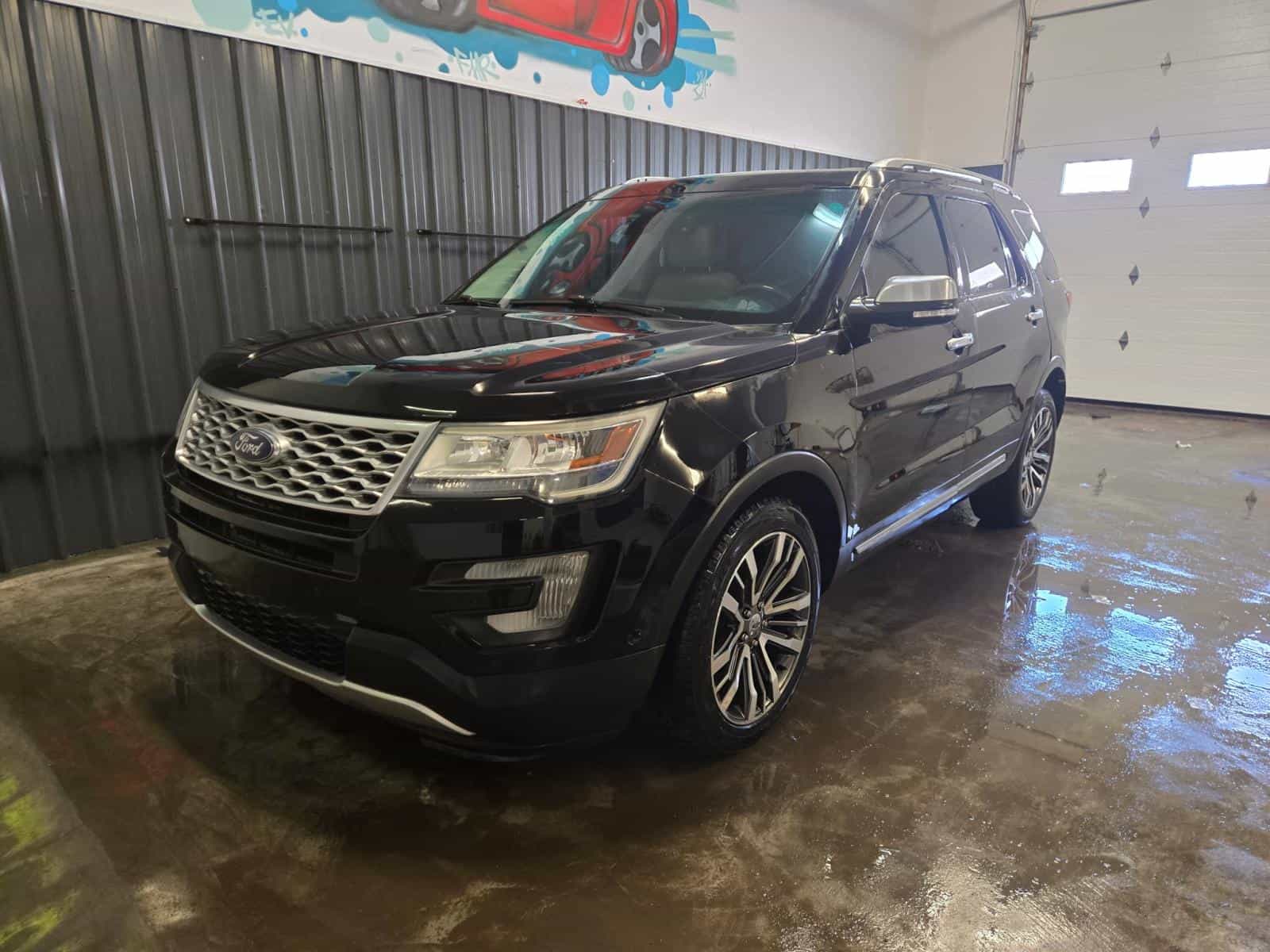 2016 Ford Explorer Platinum - Image 1