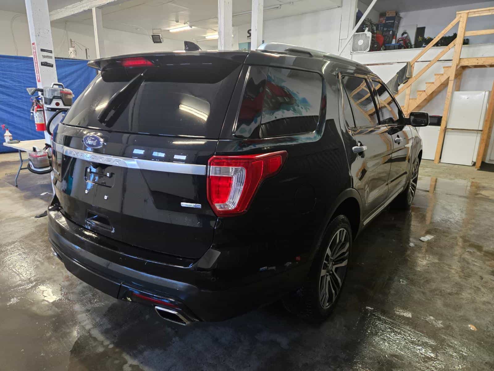 2016 Ford Explorer Platinum - Image 4