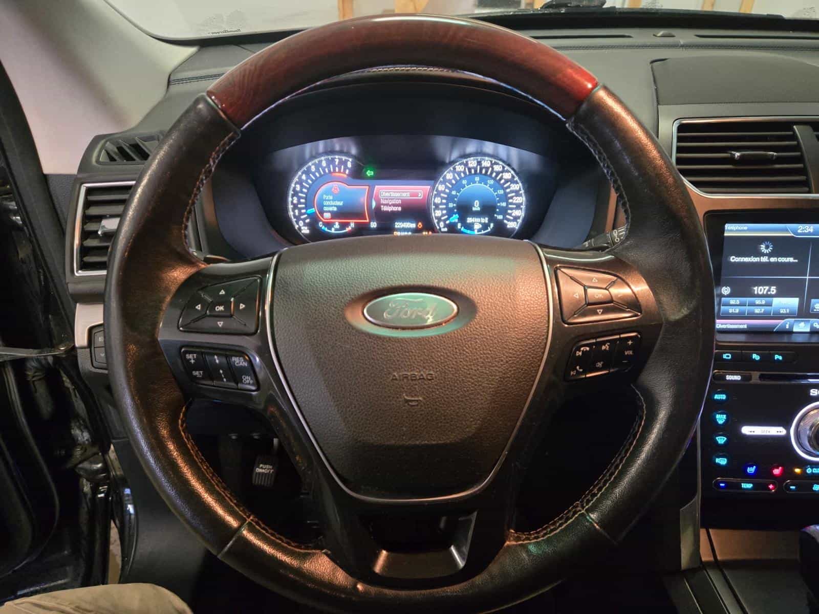 2016 Ford Explorer Platinum - Image 14