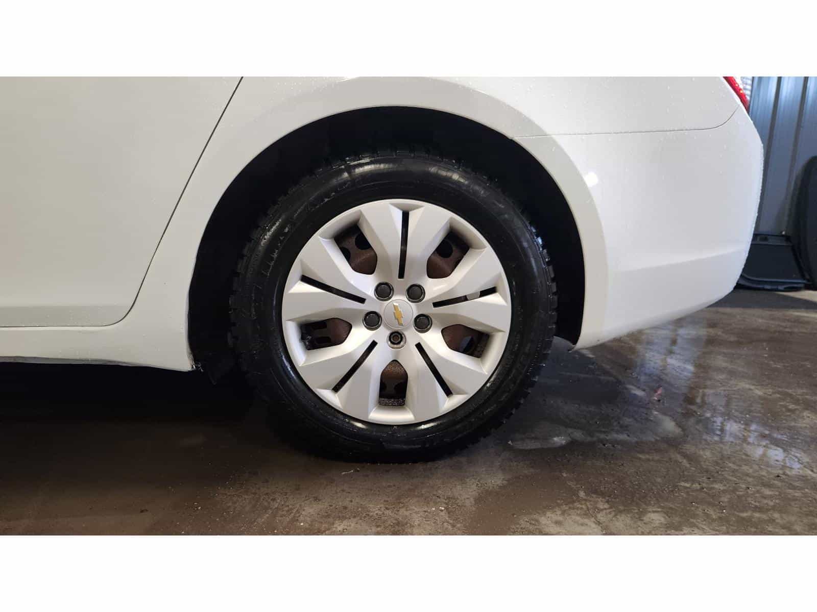 2012 Chevrolet Cruze LS - Image 9