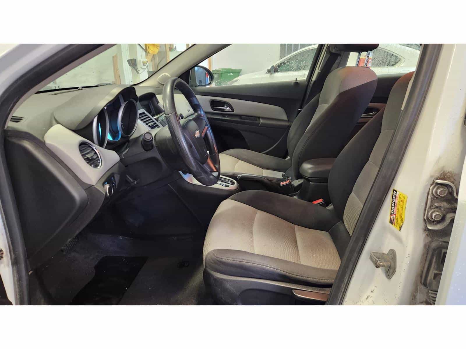 2012 Chevrolet Cruze LS - Image 10