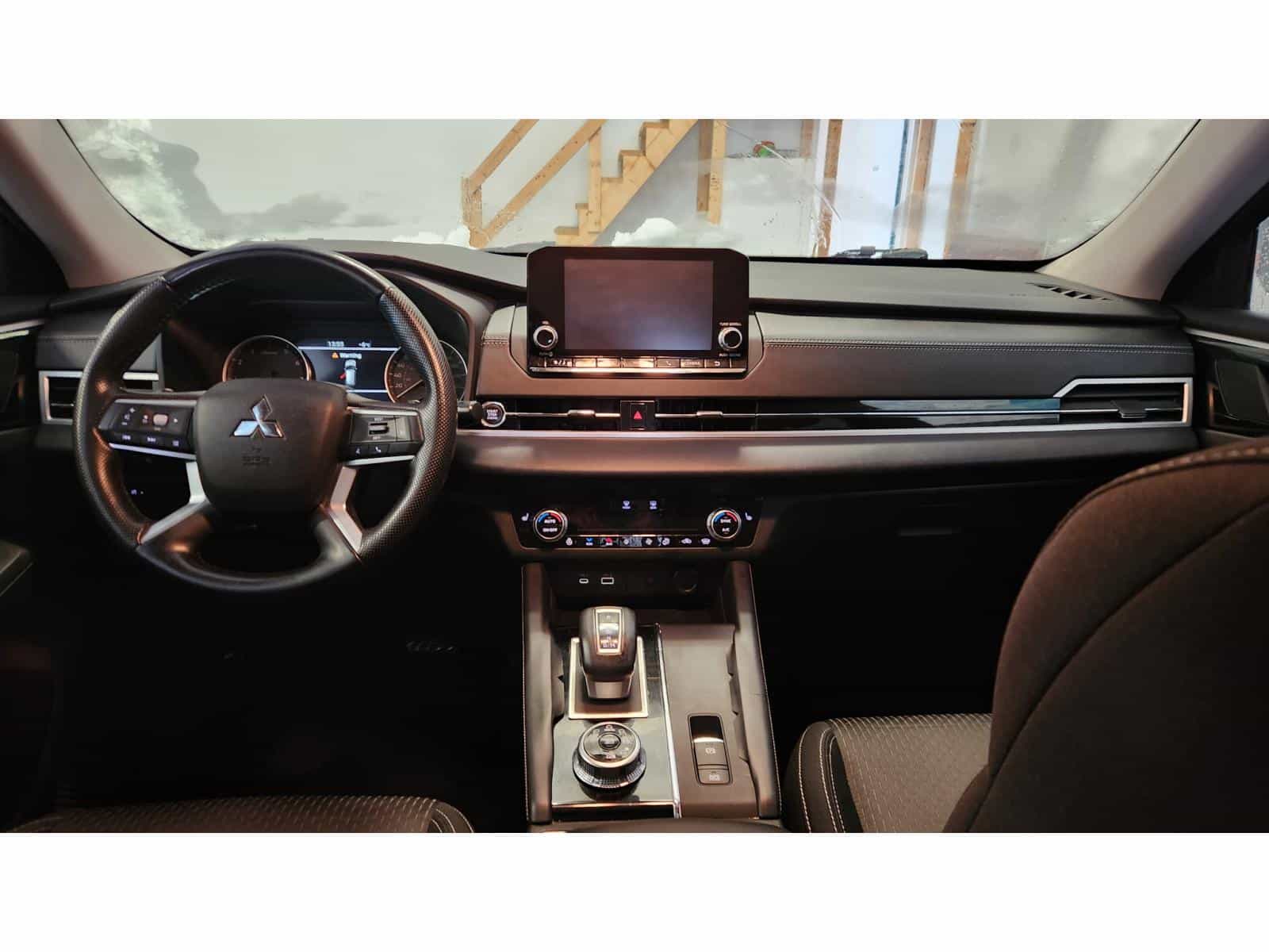 2022 Mitsubishi Outlander SE - Image 12