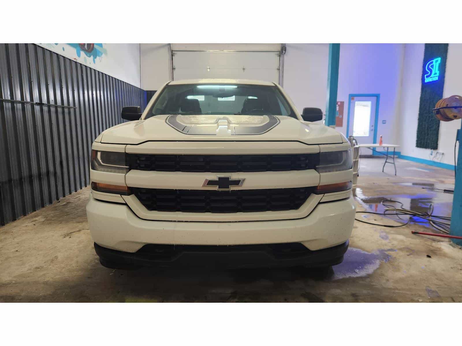 2017 Chevrolet Silverado K1500 Custom Custom - Image 2