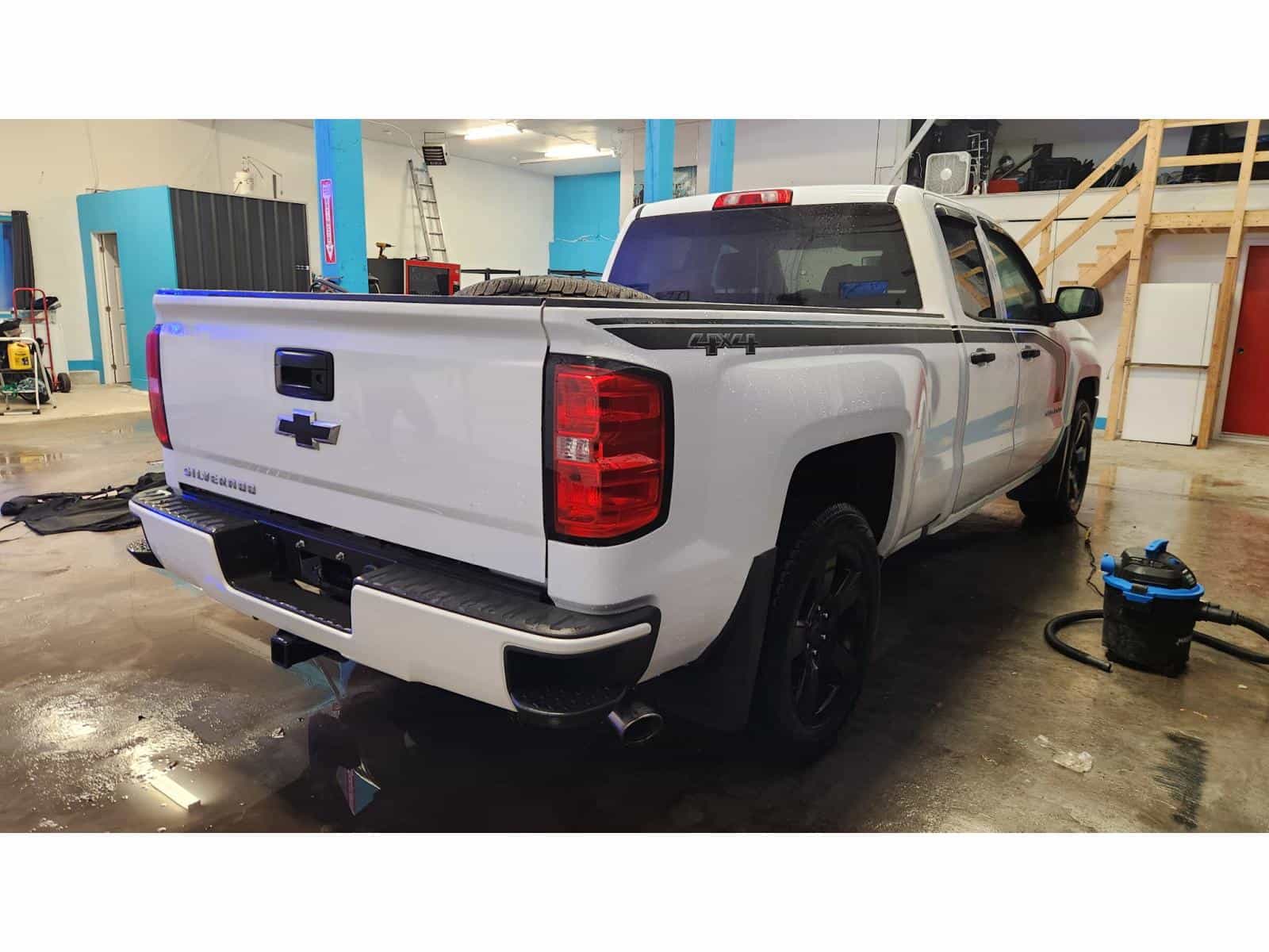 2017 Chevrolet Silverado K1500 Custom Custom - Image 4