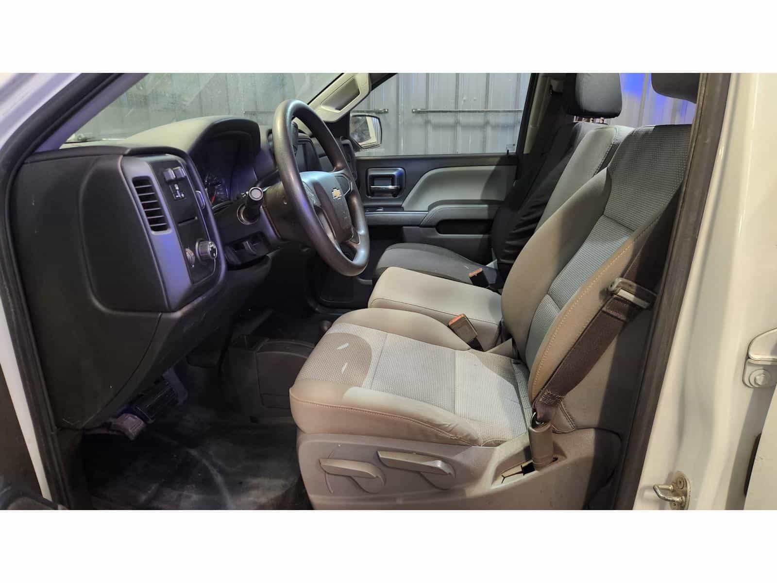 2017 Chevrolet Silverado K1500 Custom Custom - Image 8