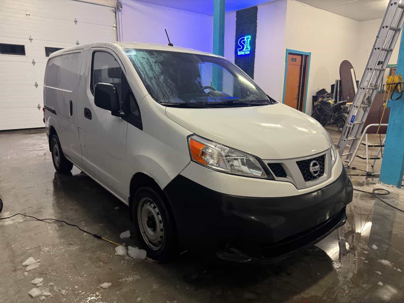 2019 Nissan NV SV - Image 3