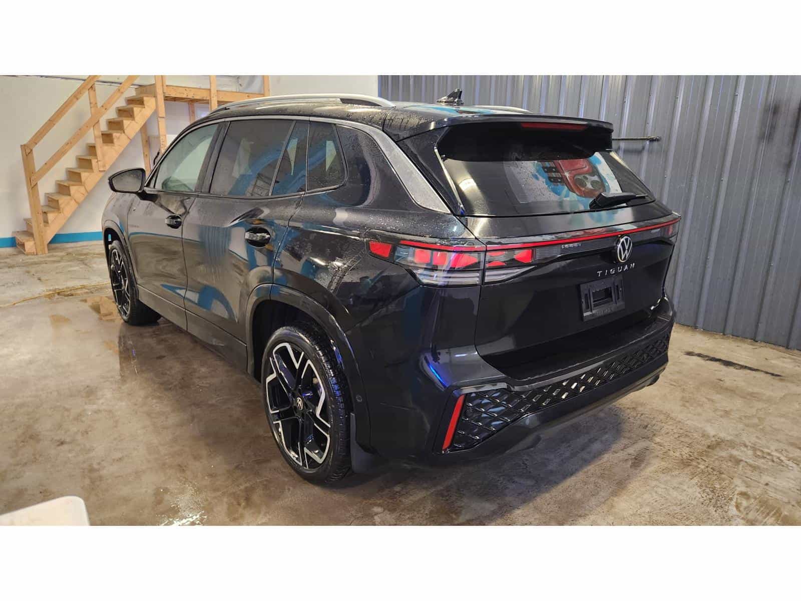 2025 Volkswagen Tiguan Highline R-Line - Image 6