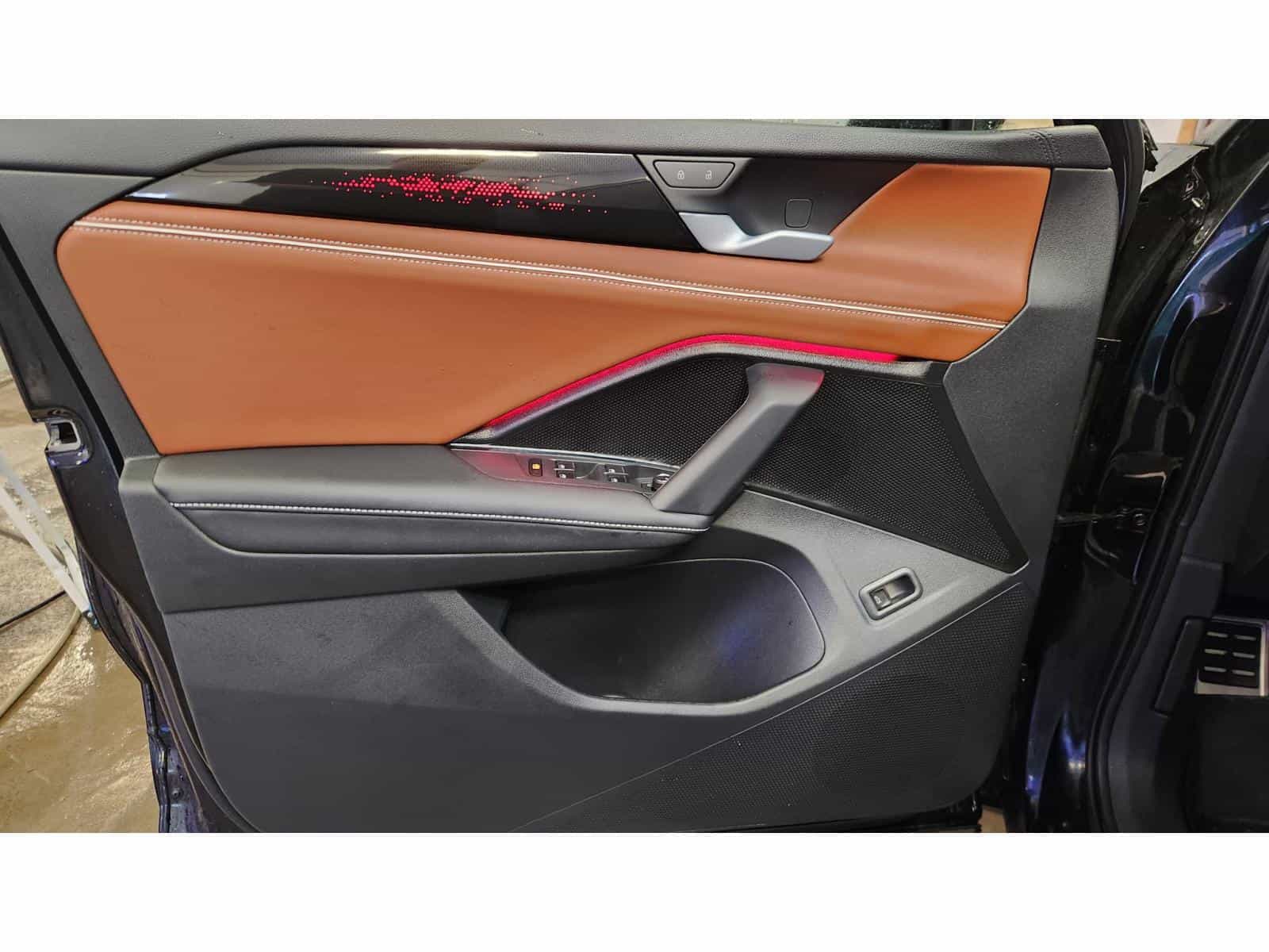 2025 Volkswagen Tiguan Highline R-Line - Image 9