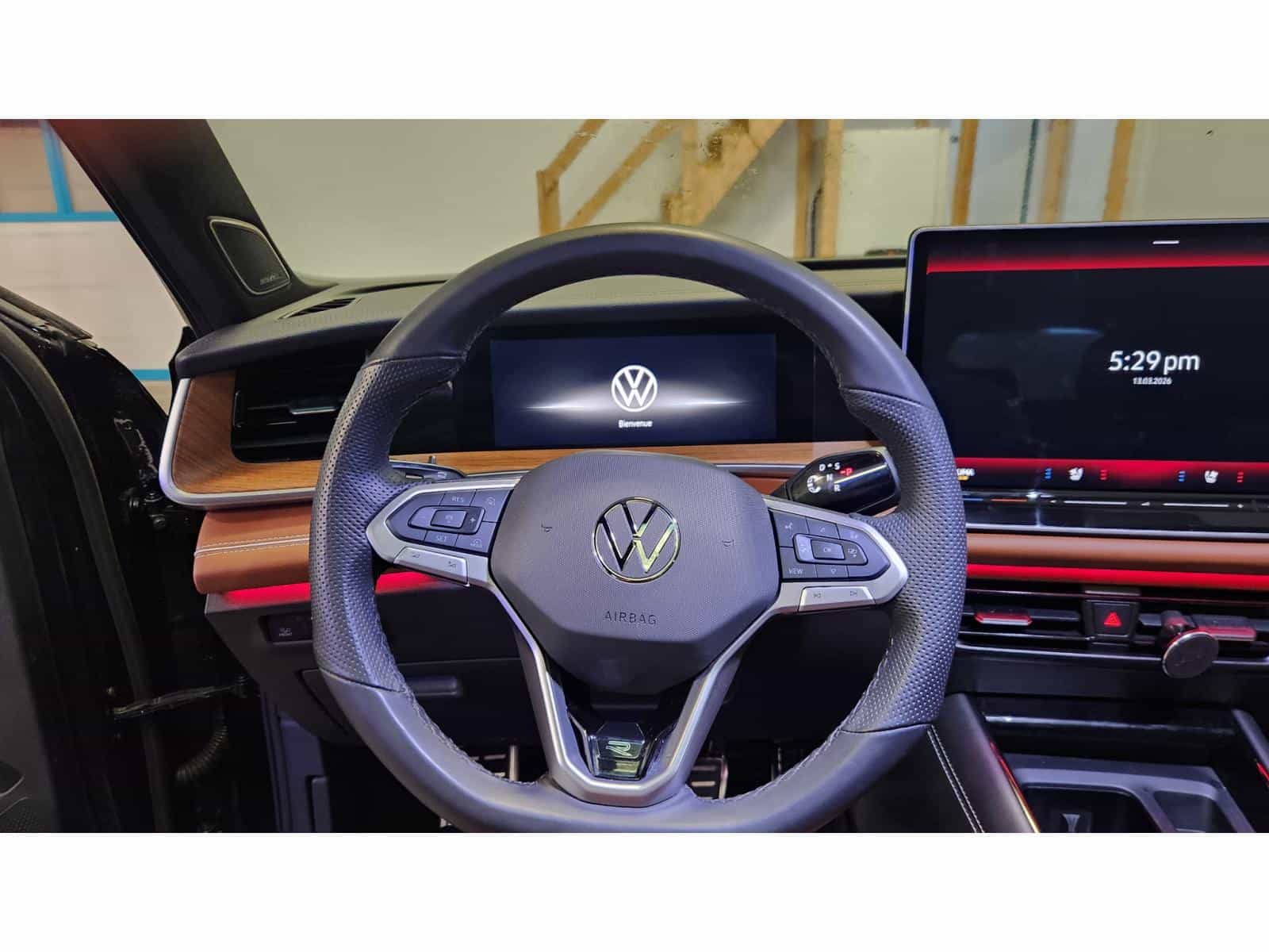 2025 Volkswagen Tiguan Highline R-Line - Image 13
