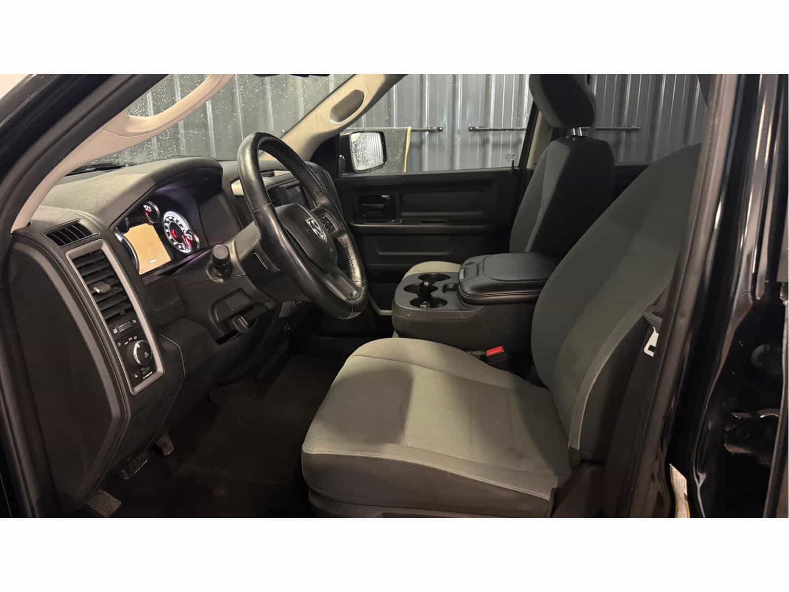 Image 10 RAM 1500 Classic Express 2021