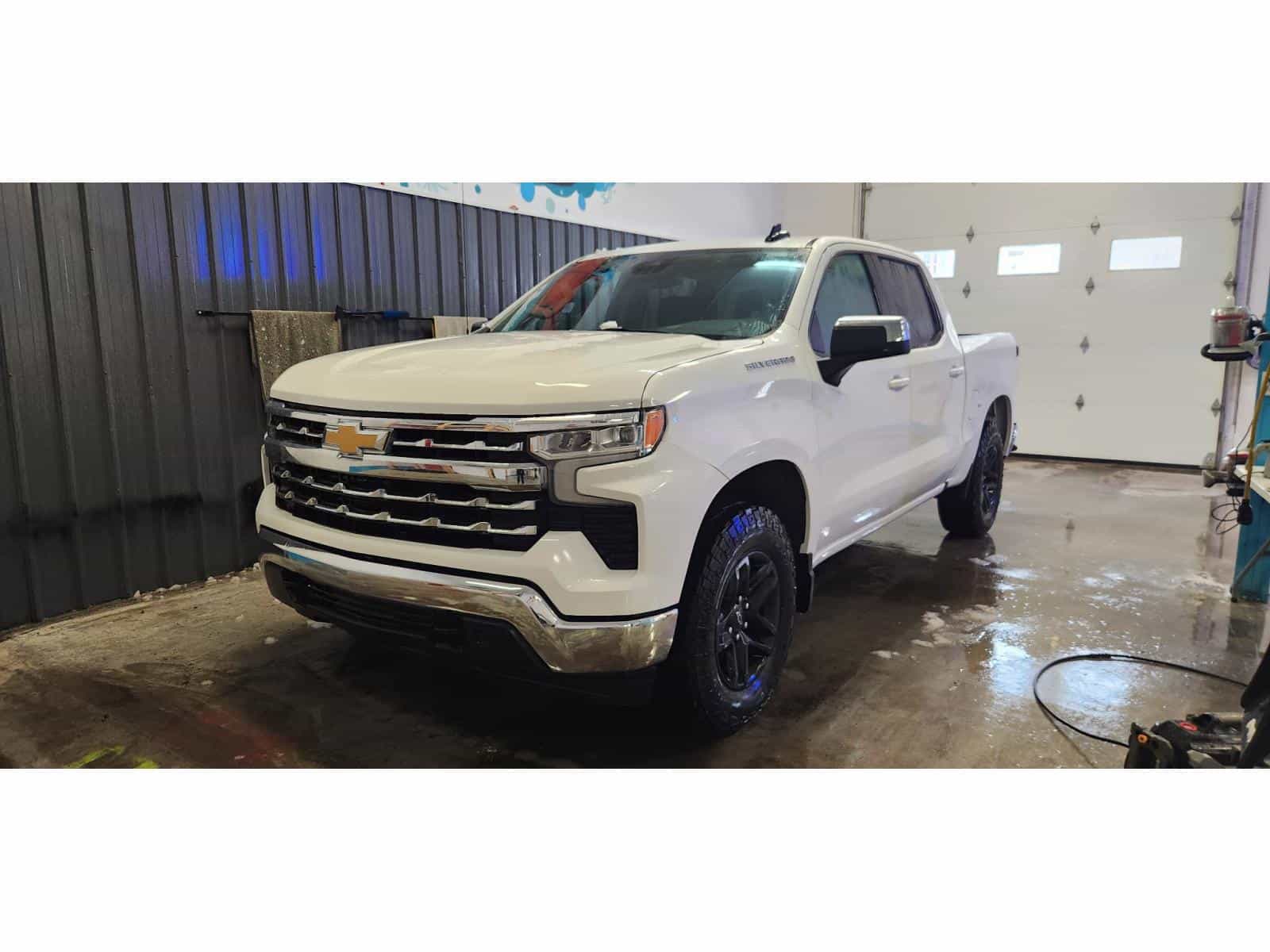 2025 Chevrolet Silverado 1500 LT - Image 1