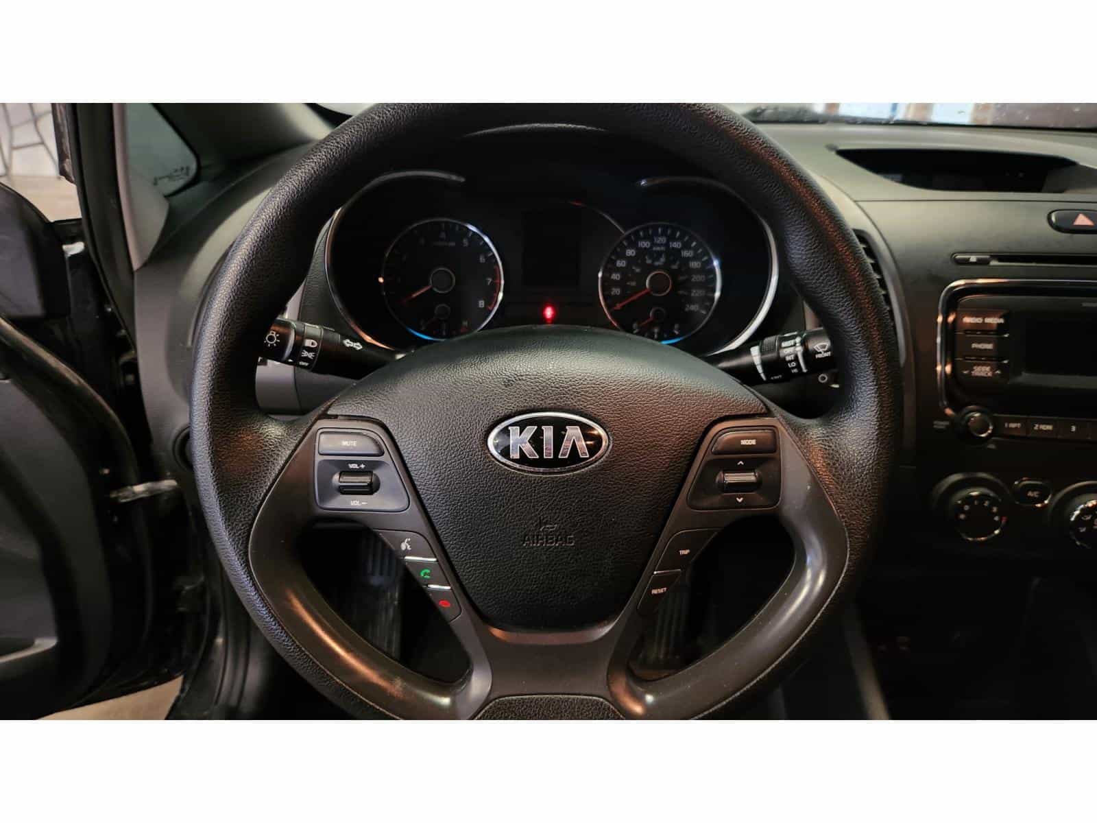2017 Kia Forte LX - Image 12