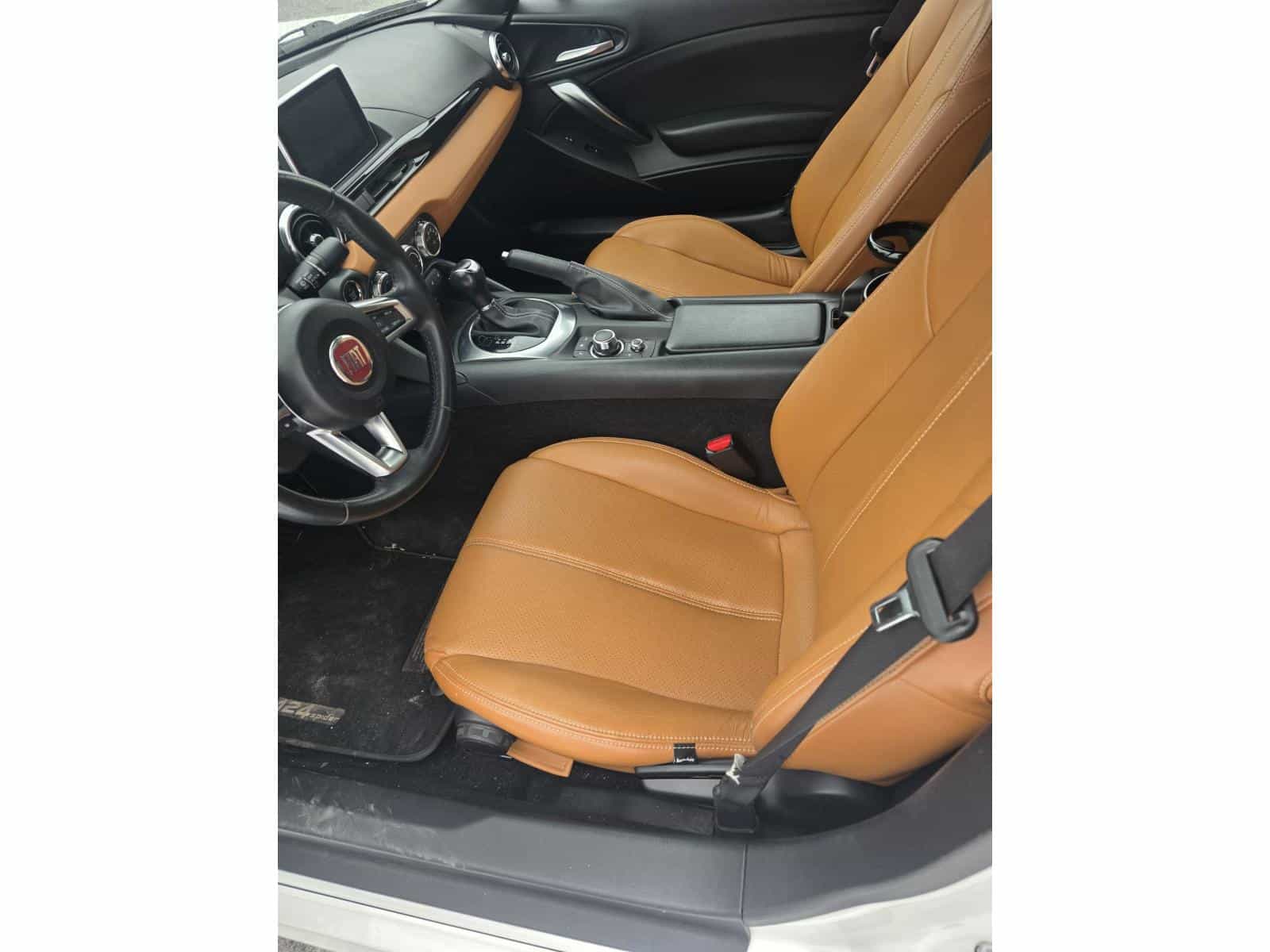 Image 6 Fiat 124 Spider Classica 2017