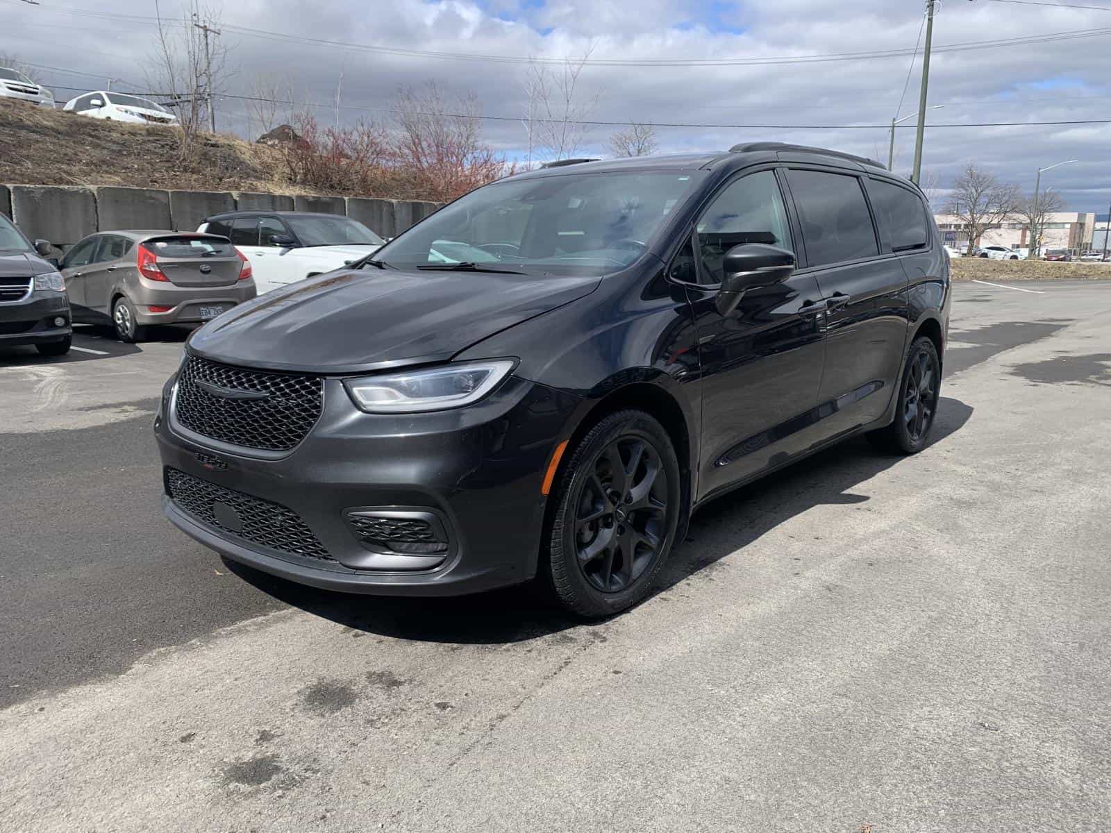 Image 1 Chrysler Pacifica Limited 2021