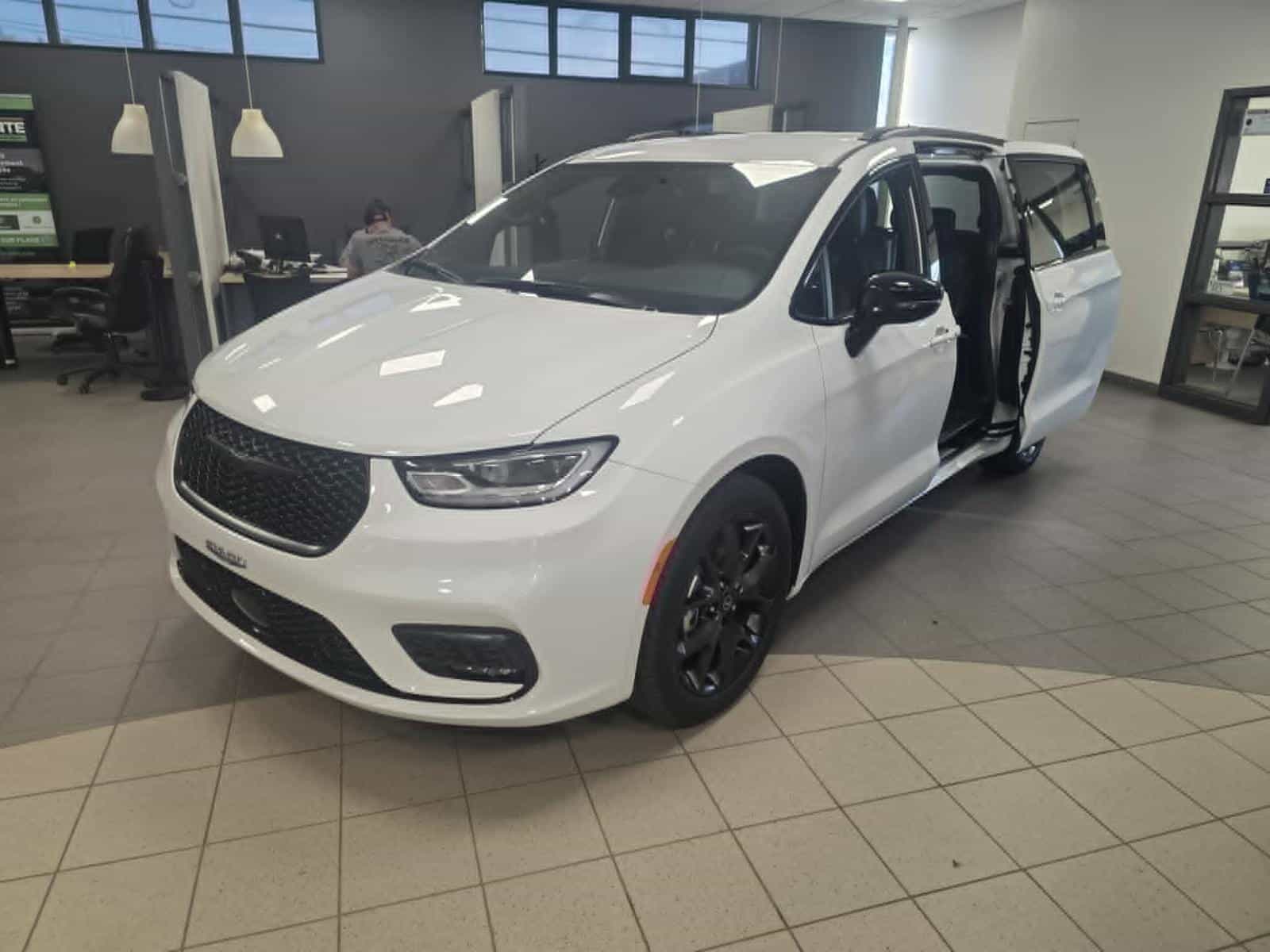 2026 Chrysler Pacifica Select - Image 1