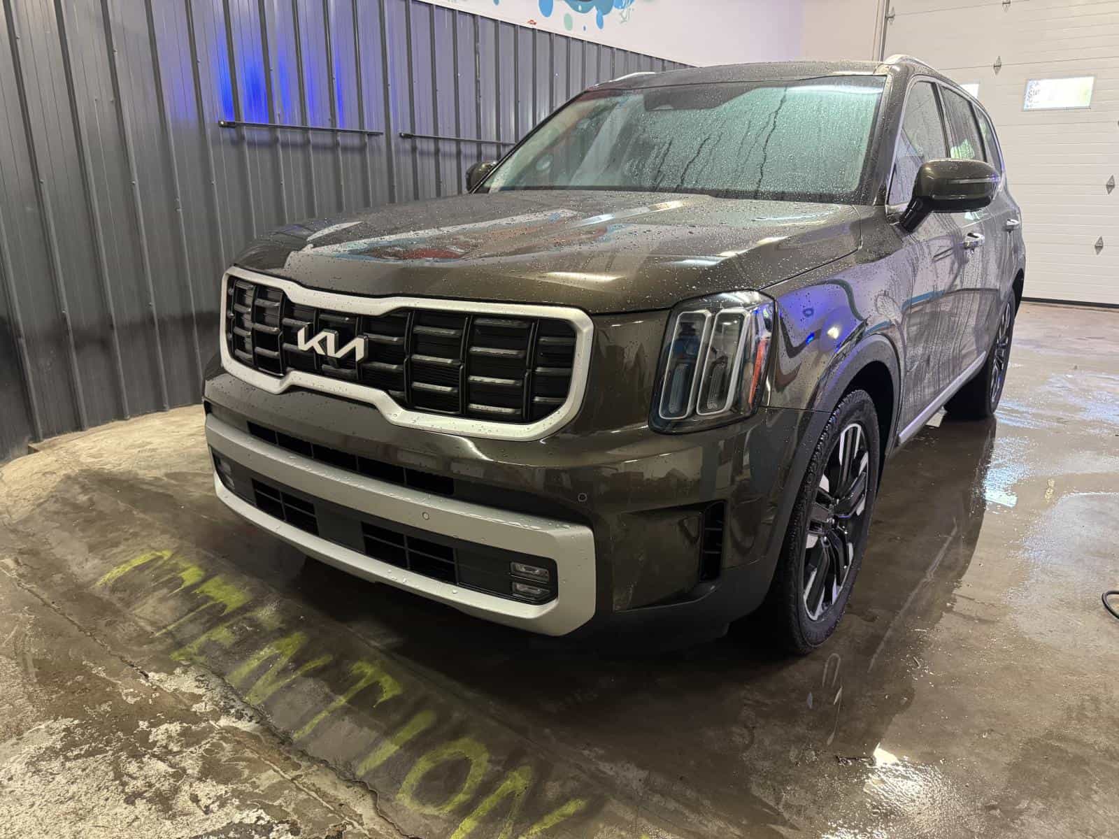 2023 Kia Telluride SX - Image 1