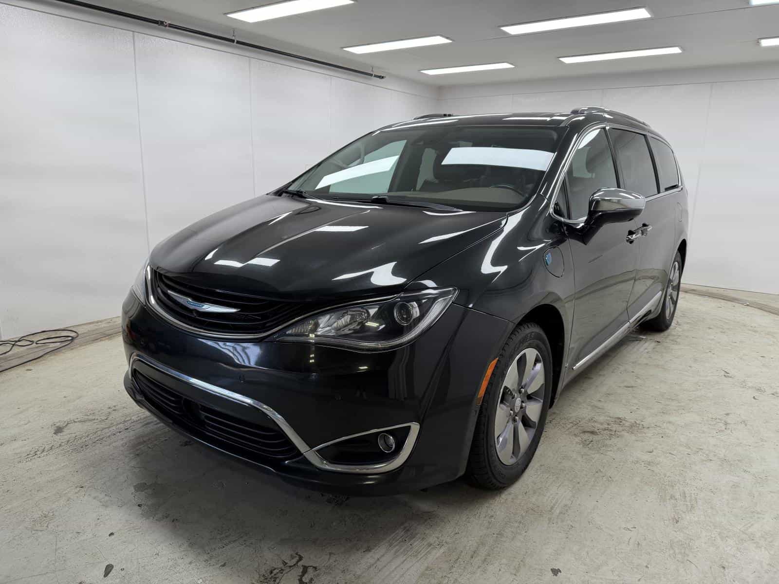 Image 1 Chrysler Pacifica Hybrid Limited 2019