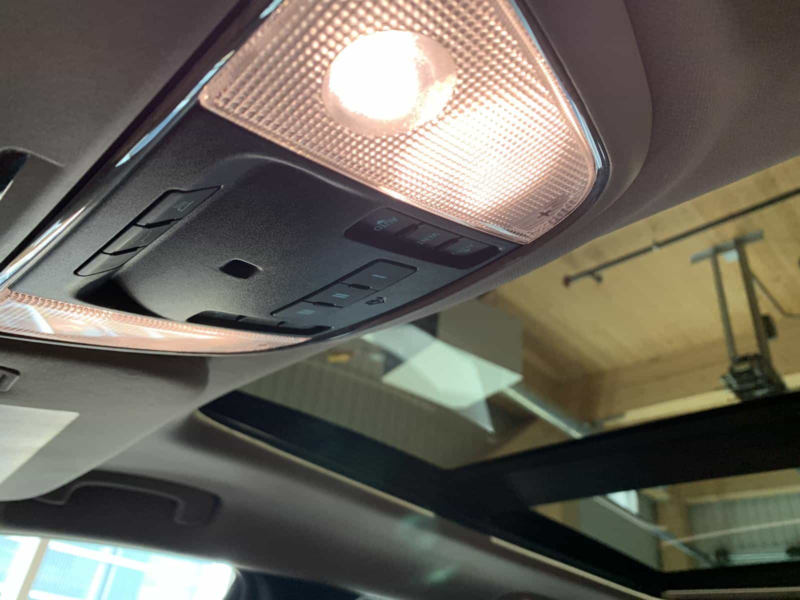 2011 Jeep Grand Cherokee Overland Overland - Image 18