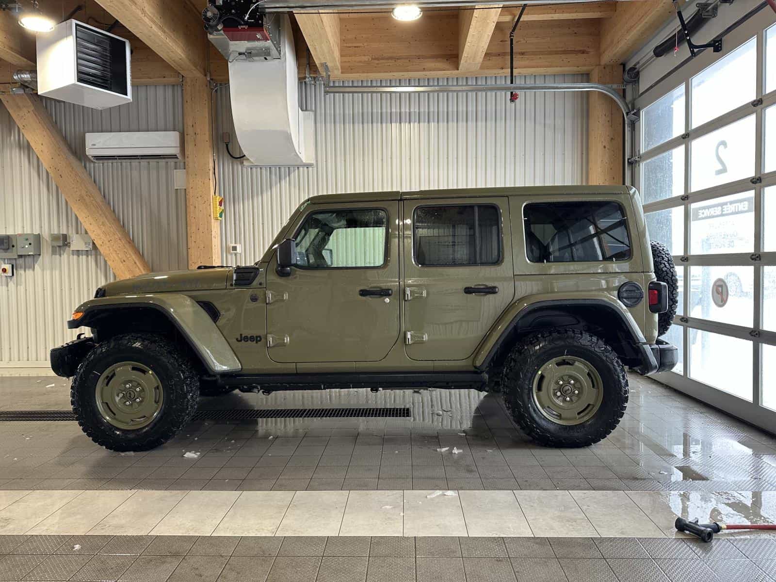 2025 Jeep Wrangler 4xe PHEV 4-Door Willys (29H) - Image 3