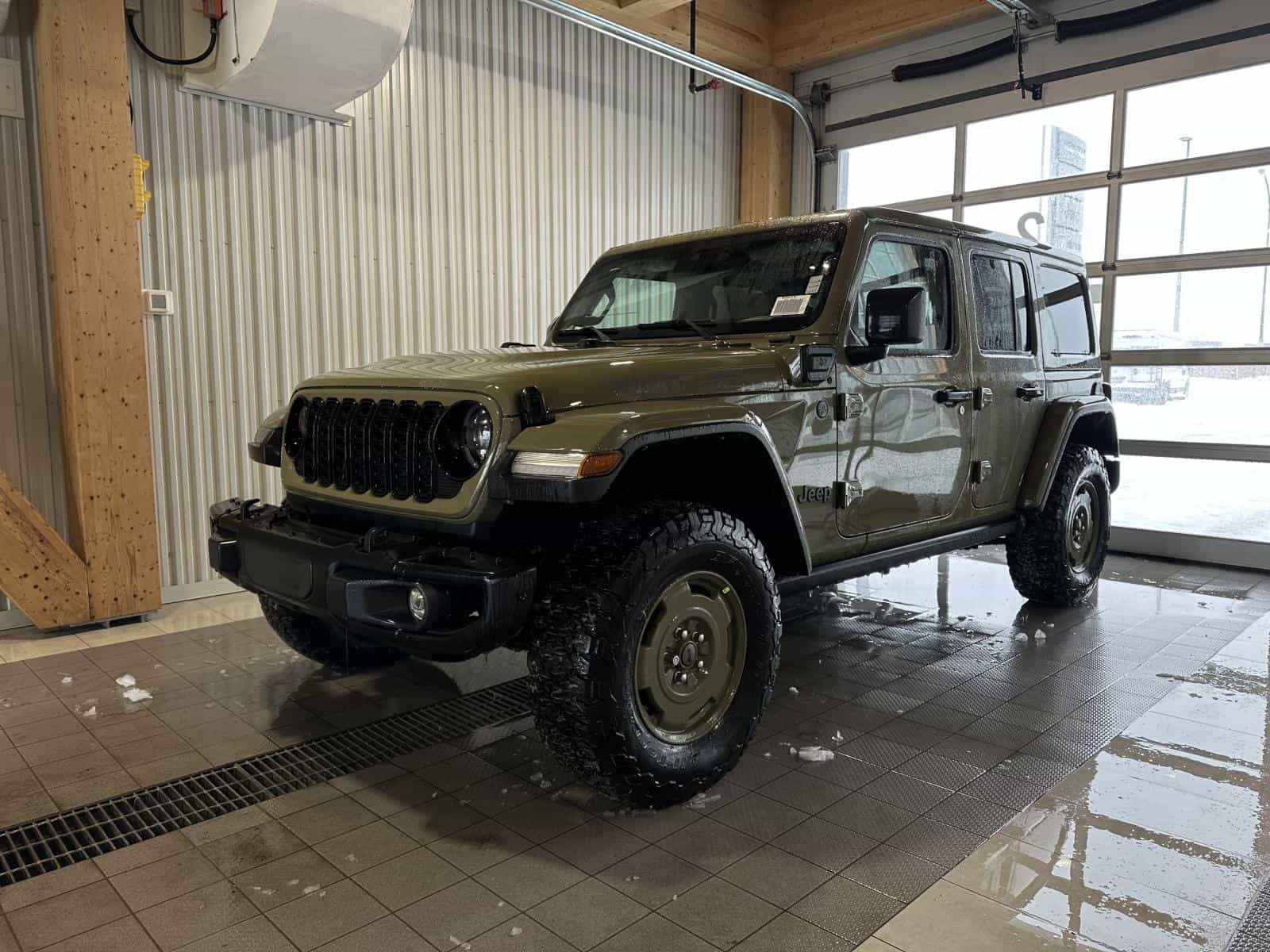 2025 Jeep Wrangler 4xe PHEV 4-Door Willys (29H) - Image 4