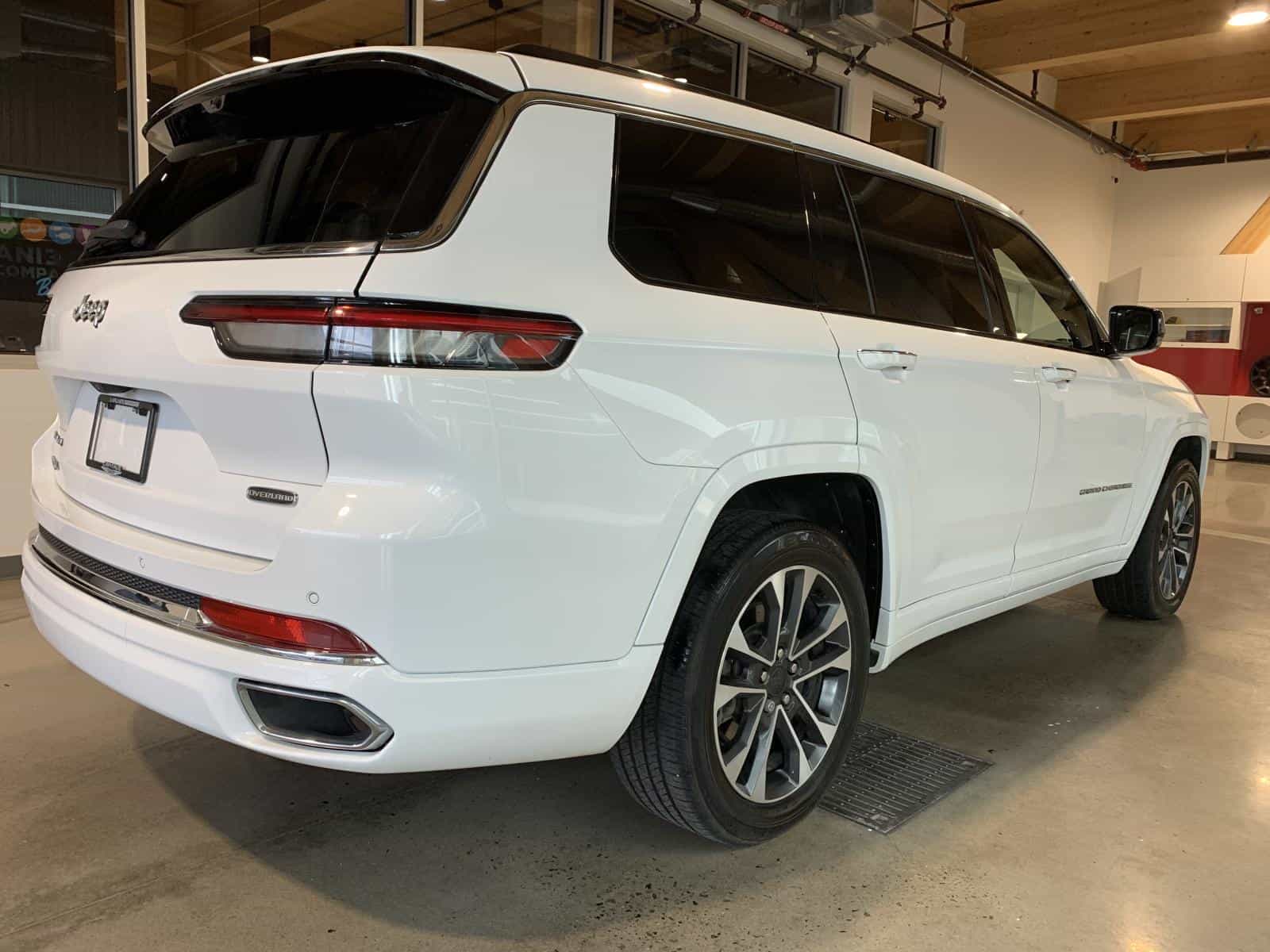 2021 Jeep Grand Cherokee L Overland Overland - Image 4