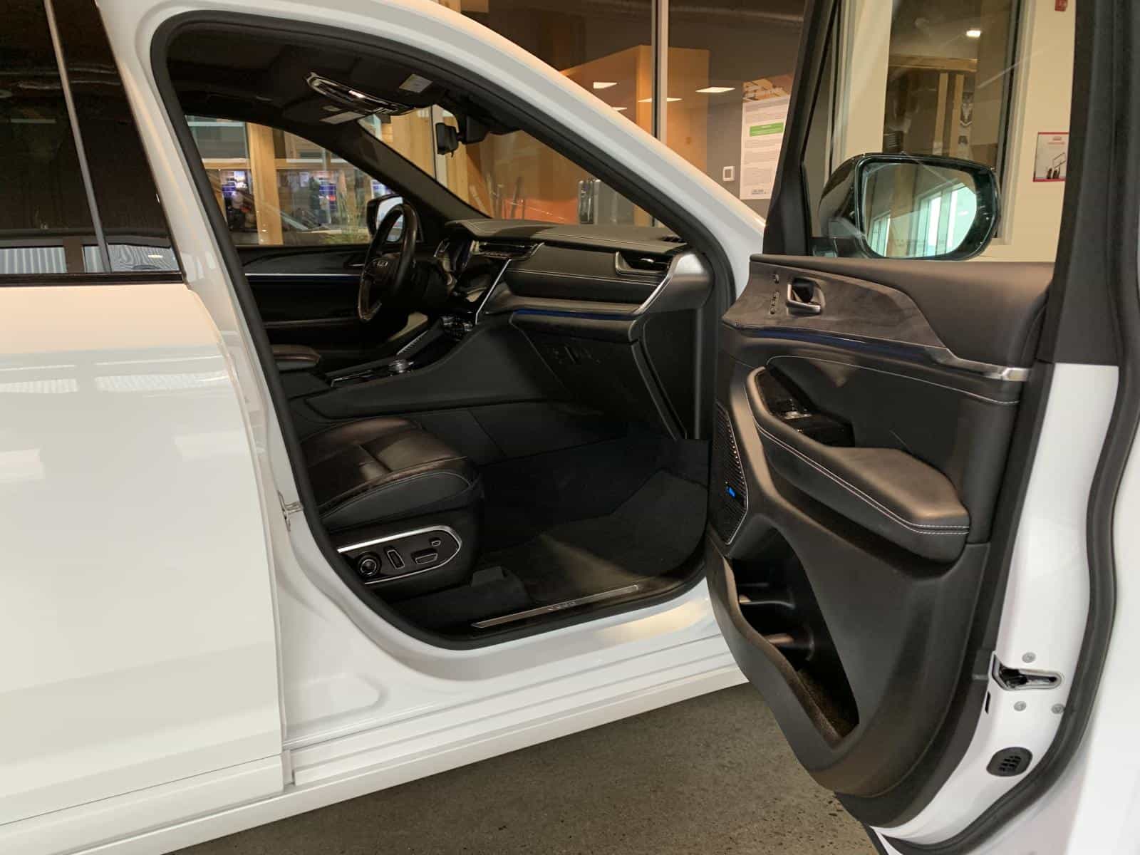 2021 Jeep Grand Cherokee L Overland Overland - Image 6