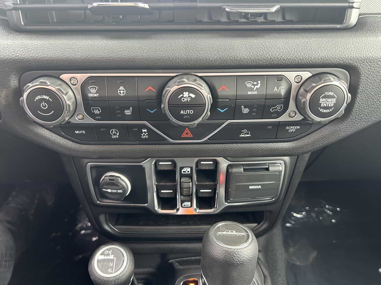 2025 Jeep Gladiator NightHawk - Image 9