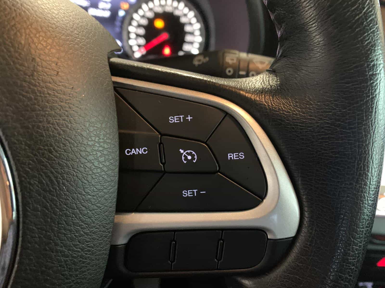 Image 21 Jeep Renegade North 2018