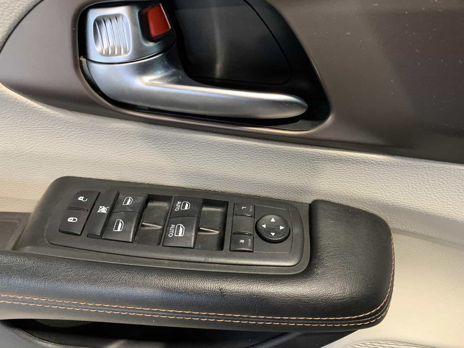 2019 Chrysler Pacifica Touring - Image 21