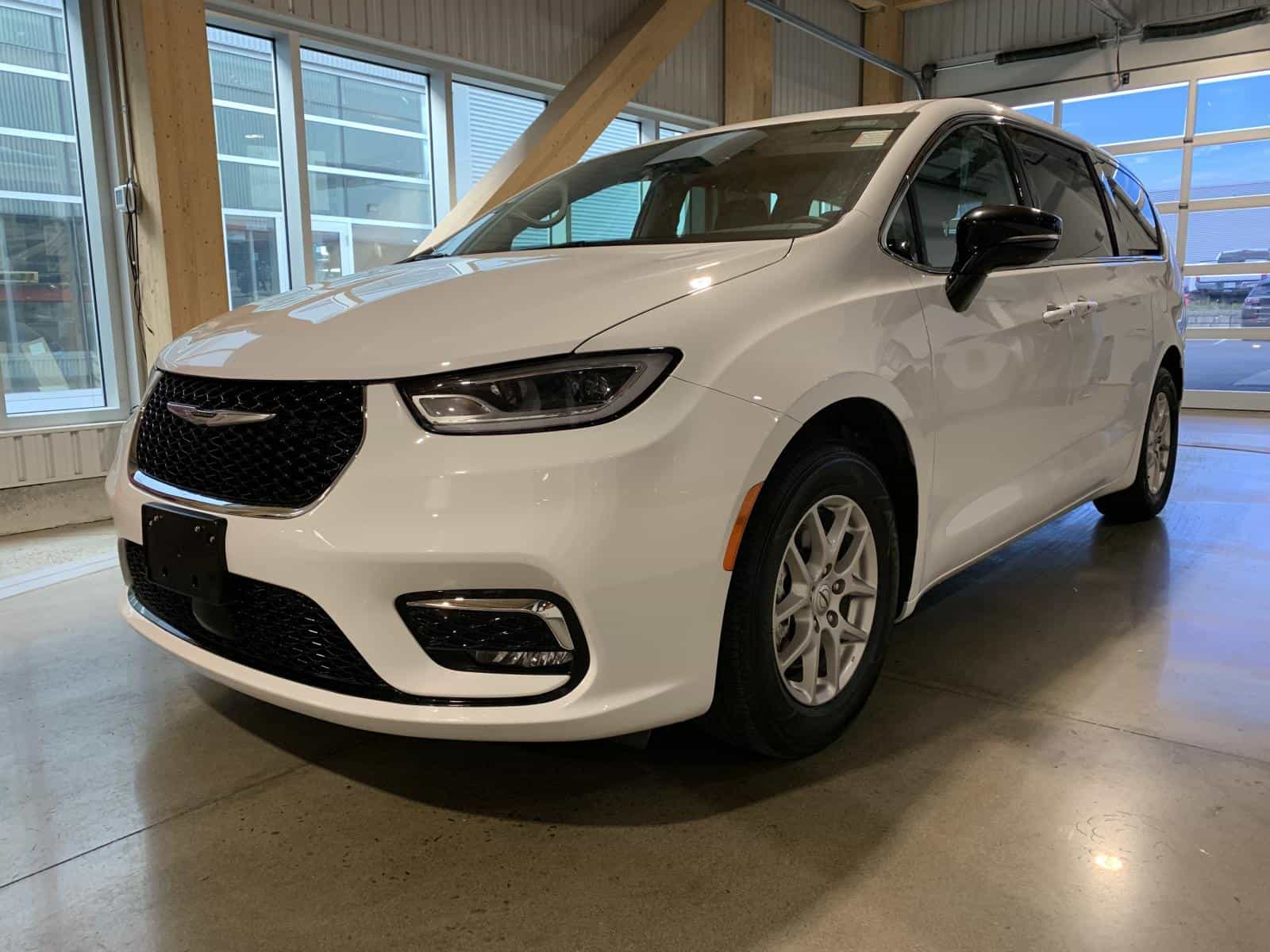 Image 2 Chrysler Pacifica Touring L Touring L 2024