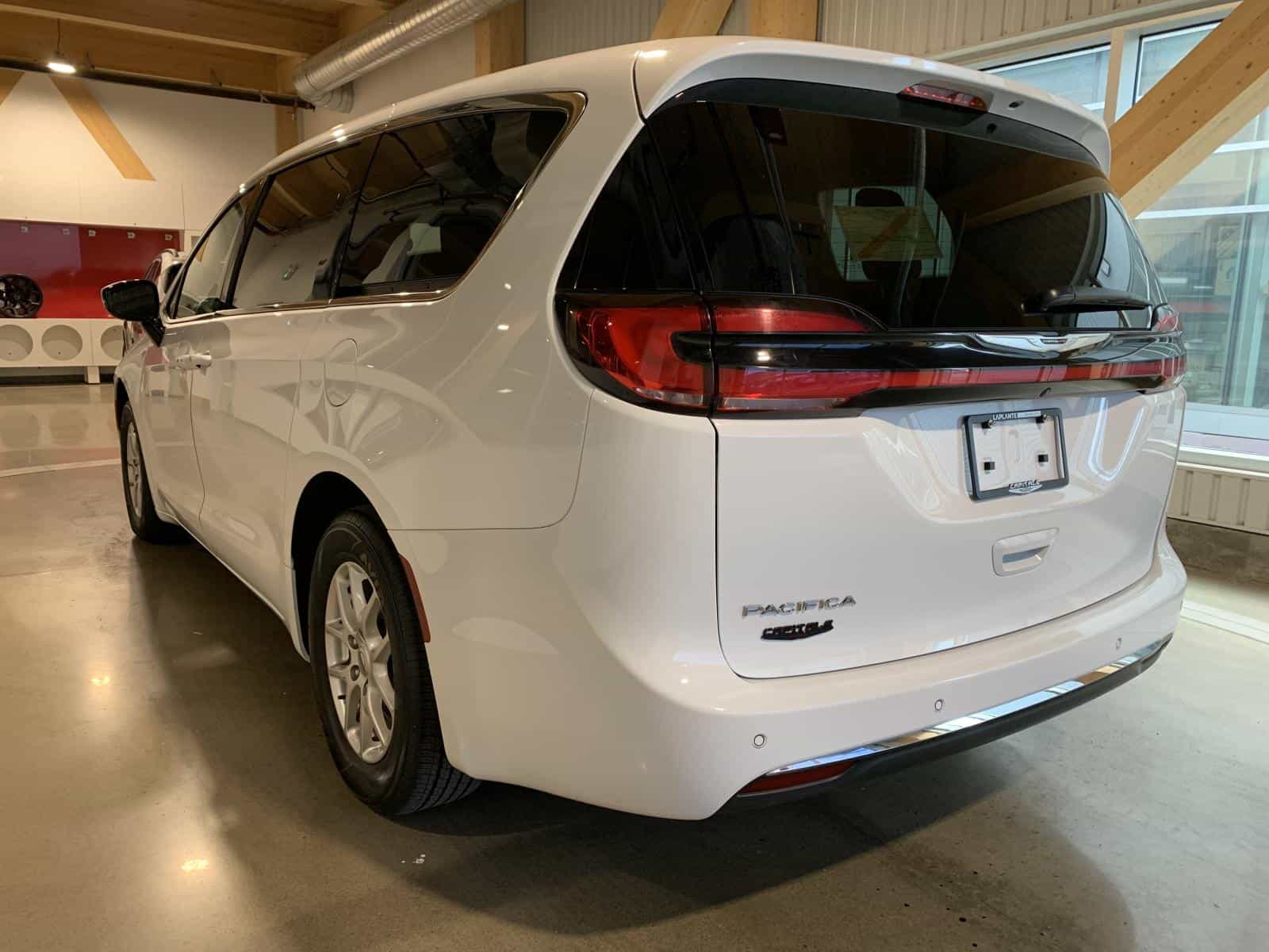 2024 Chrysler Pacifica Touring L Touring L - Image 2