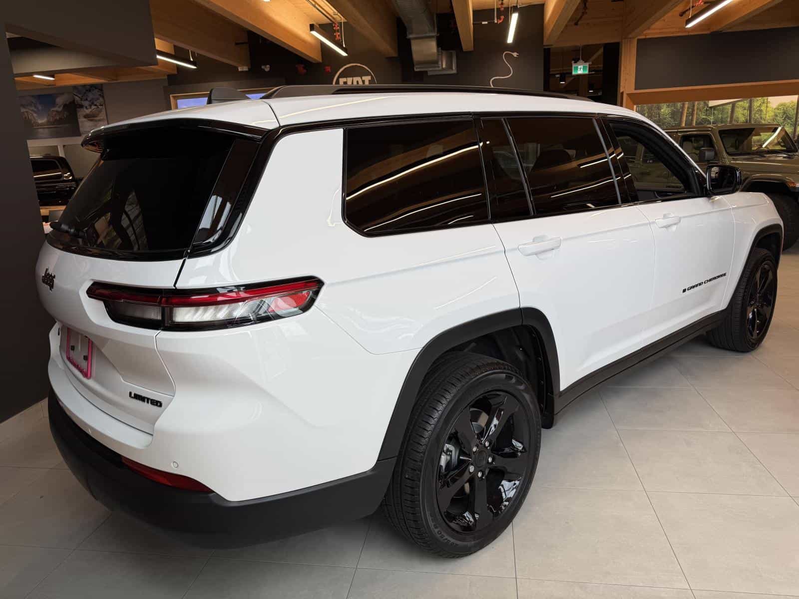 2025 Jeep Grand Cherokee L Limited - Image 3